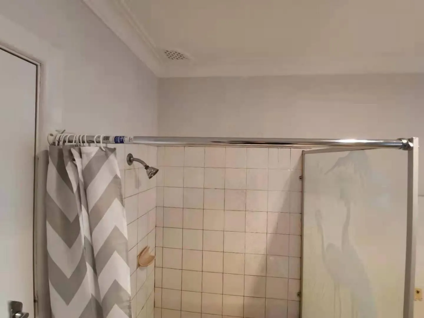 CAMPBELLTOWN HOLIDAY HOME 3 BED + FREE PARKING NCA039