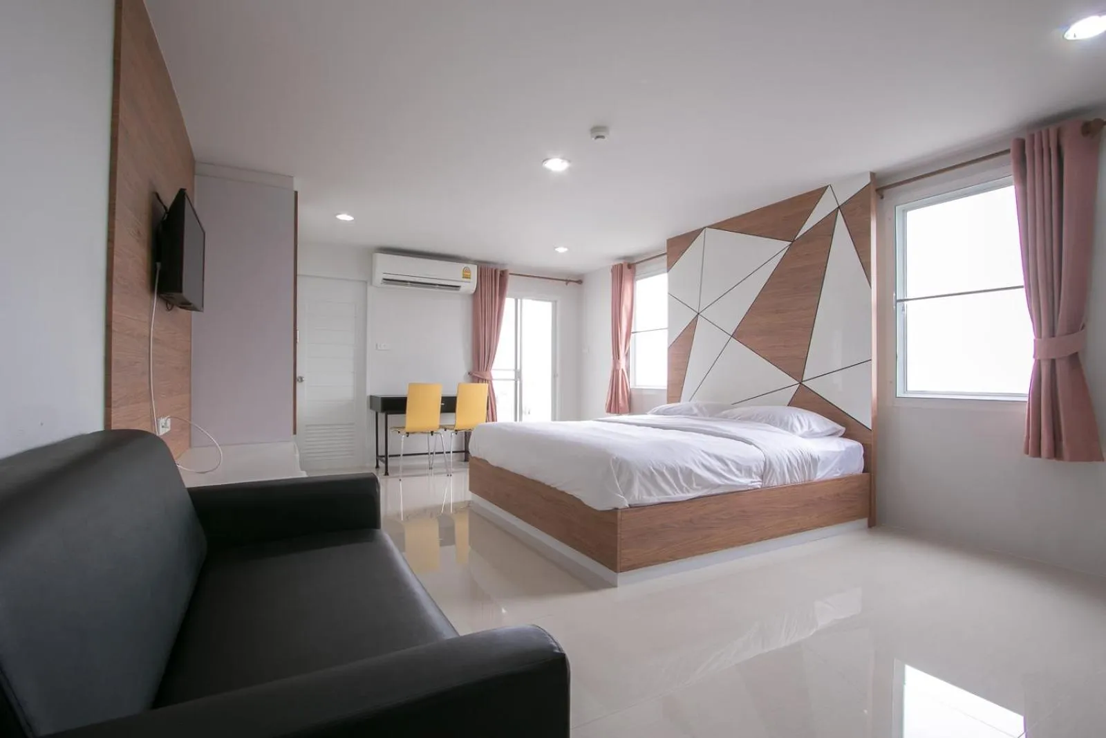 Bedroom, Bed in The Seasons