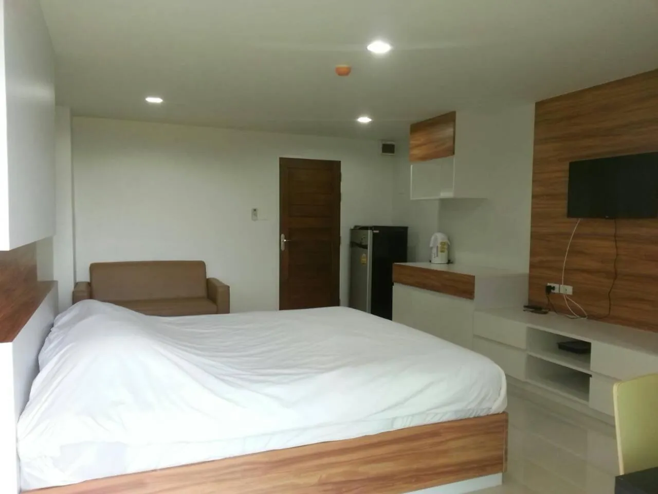 Bedroom, Bed in The Seasons