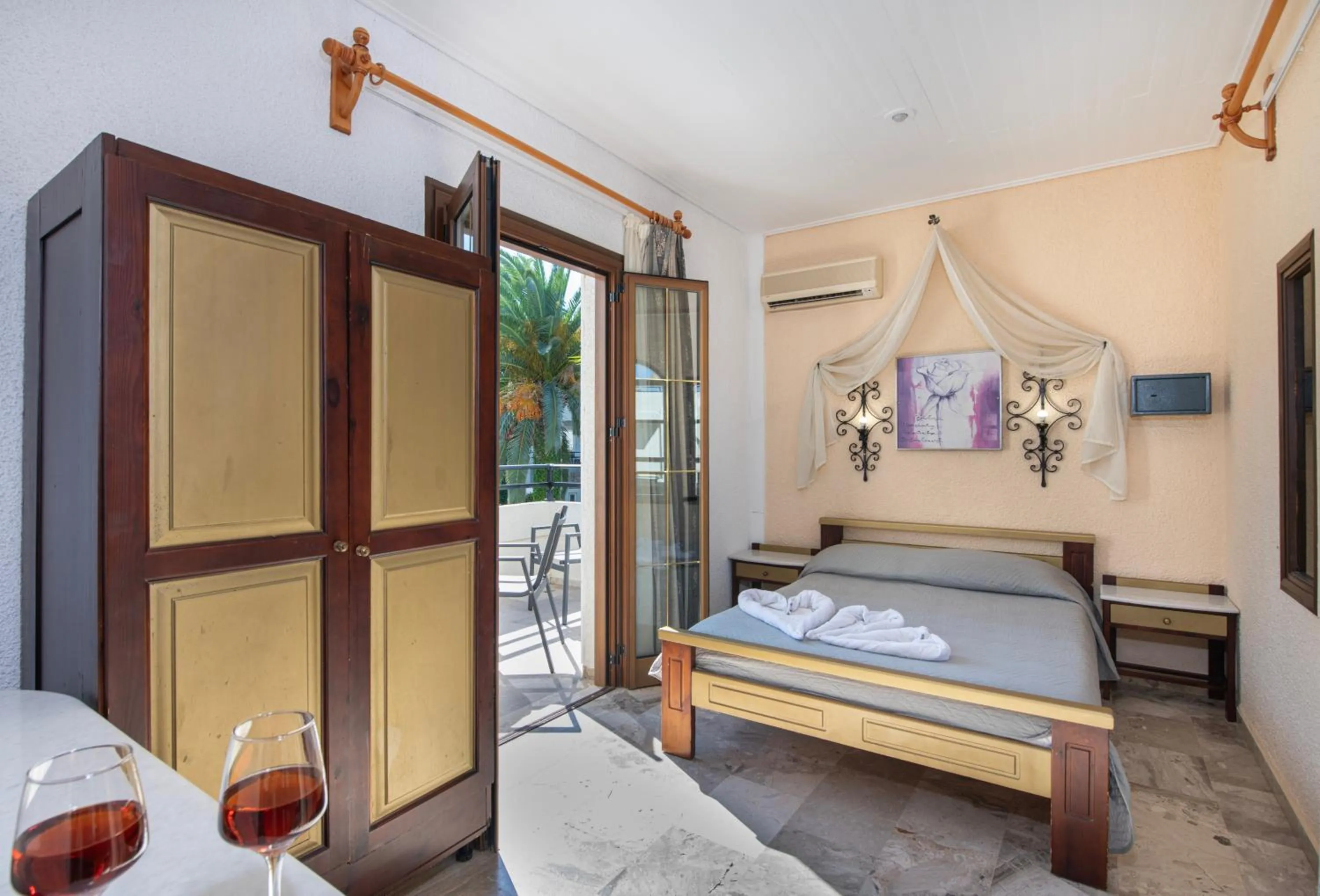 Bed in Castle Suites Hotel