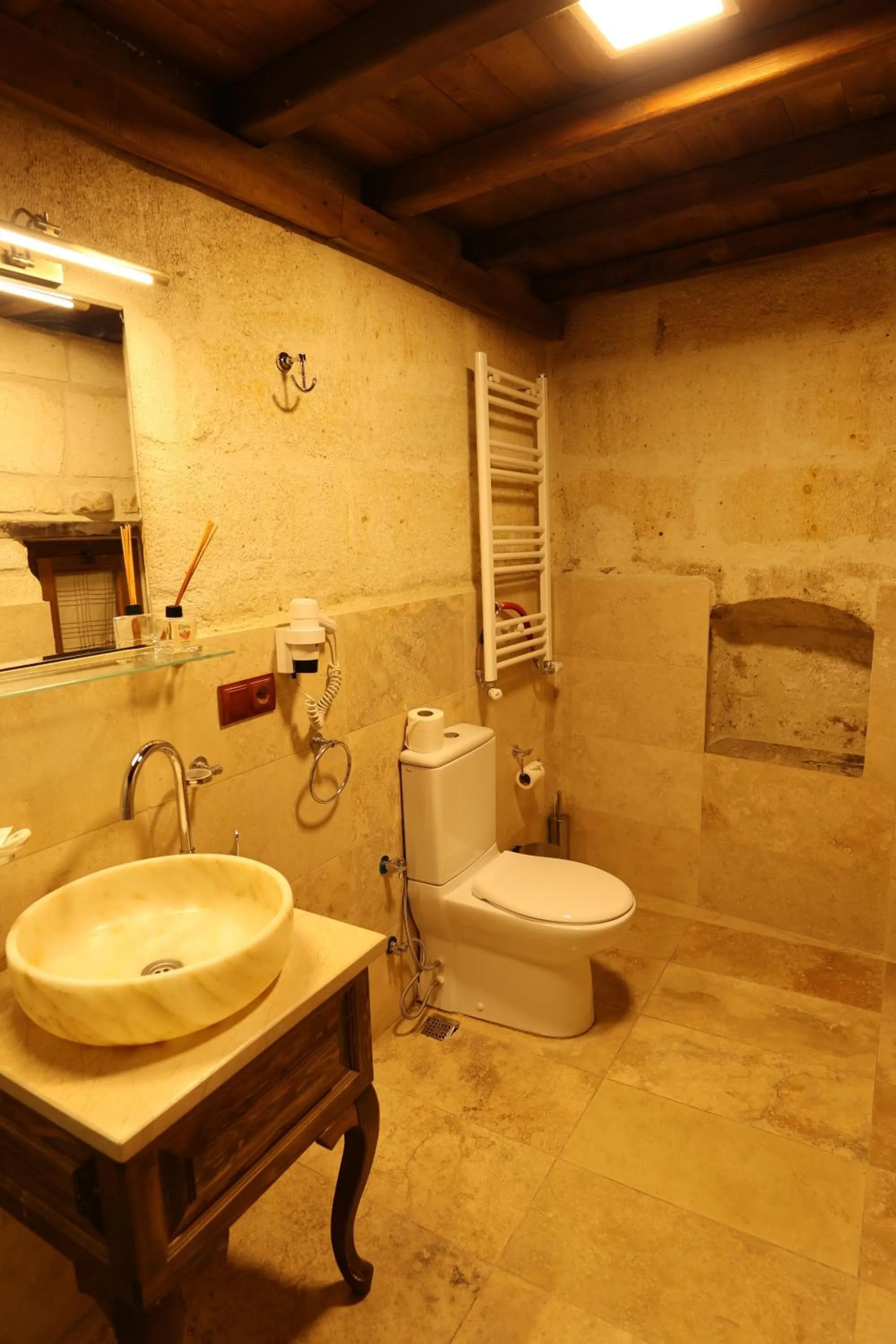 Shower in Zanta Suite Hotel