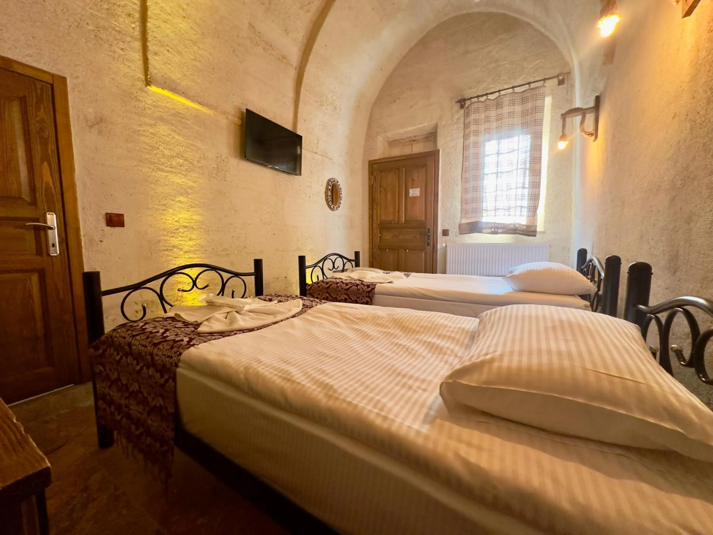 Photo of the whole room, Bed in Zanta Suite Hotel