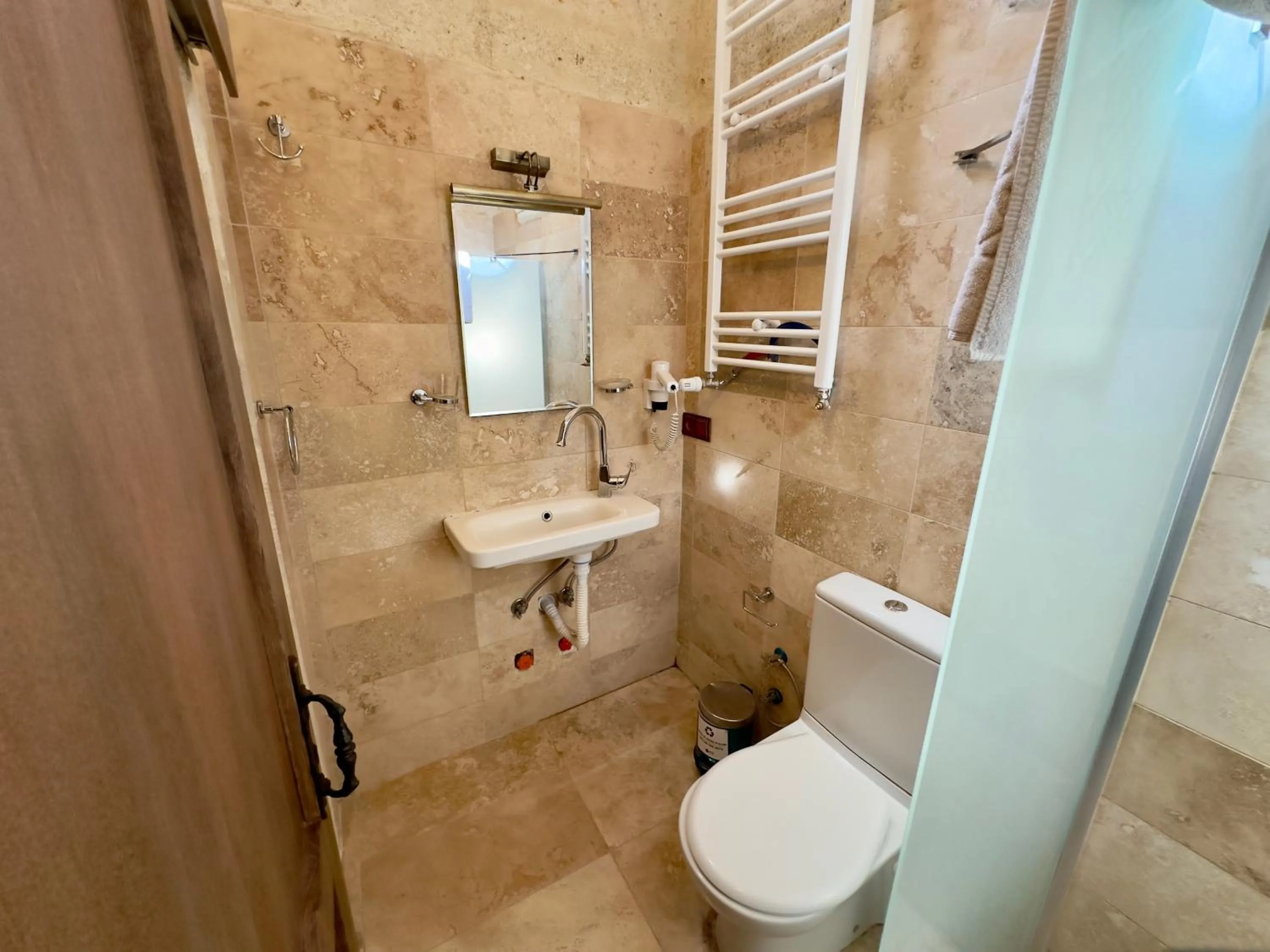 Toilet in Zanta Suite Hotel