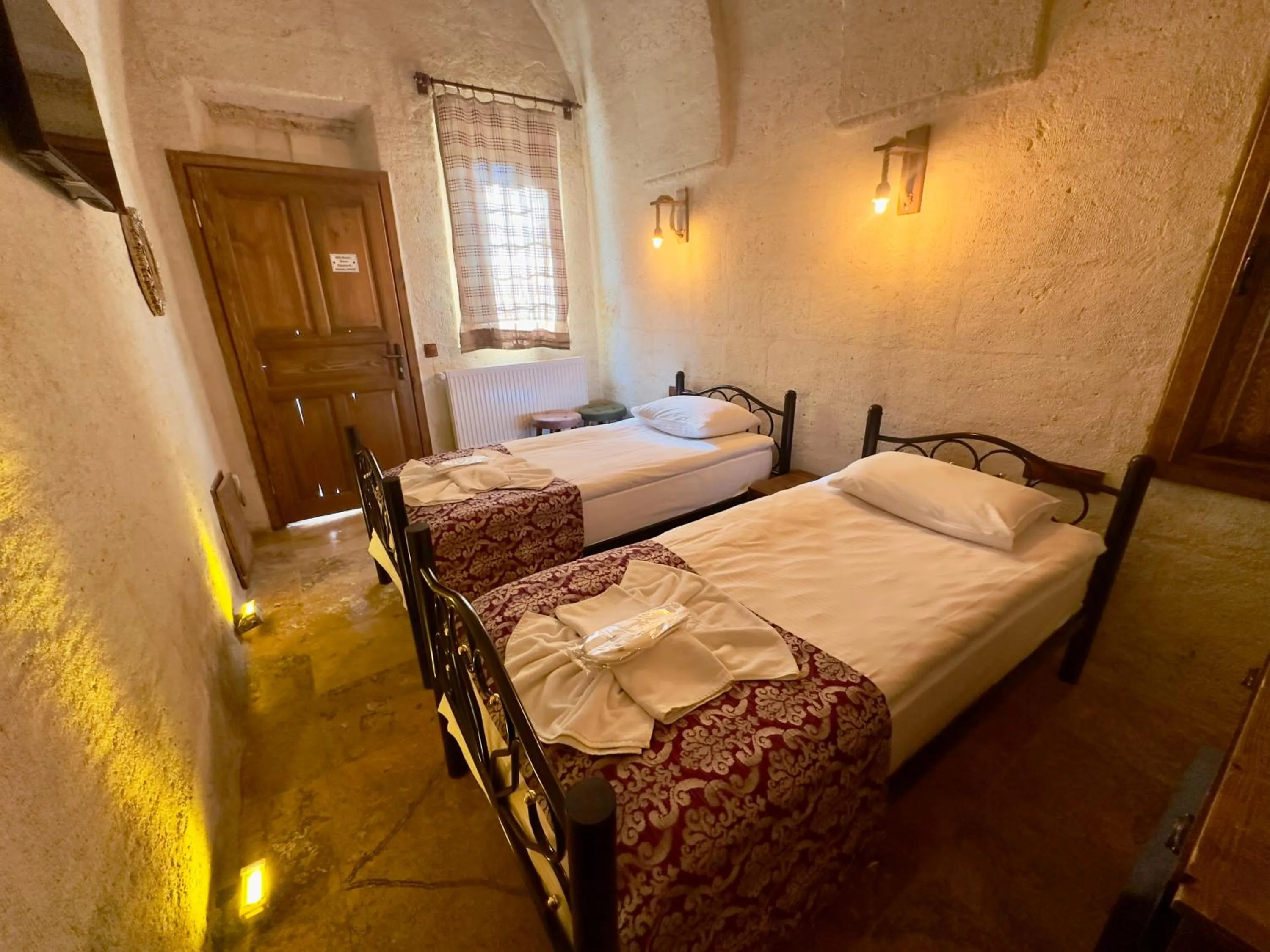 Photo of the whole room, Bed in Zanta Suite Hotel