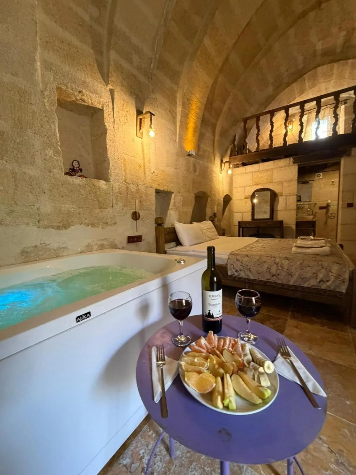 Photo of the whole room, Bed in Cappadocia Balloon House