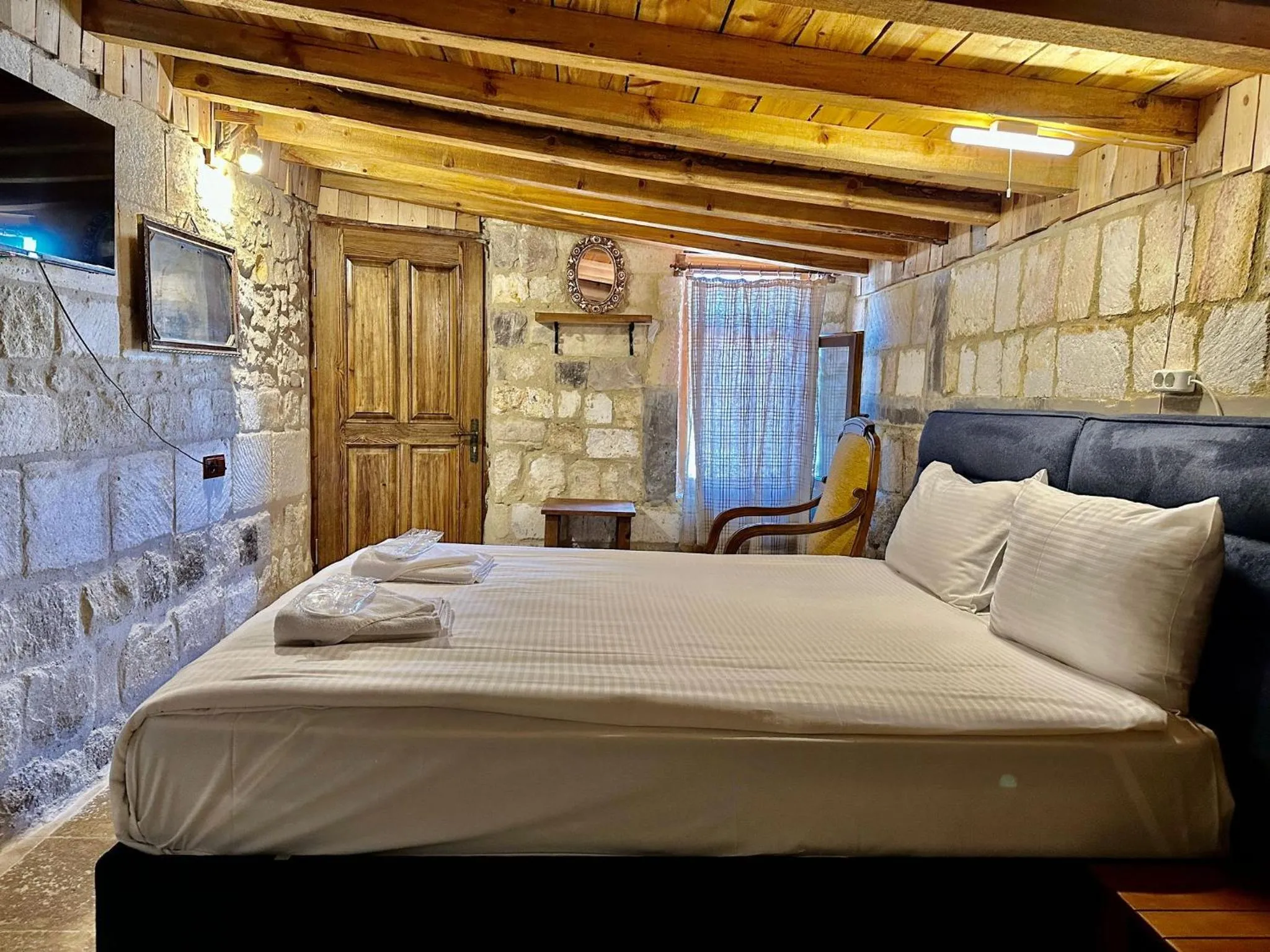 Photo of the whole room, Bed in Zanta Suite Hotel