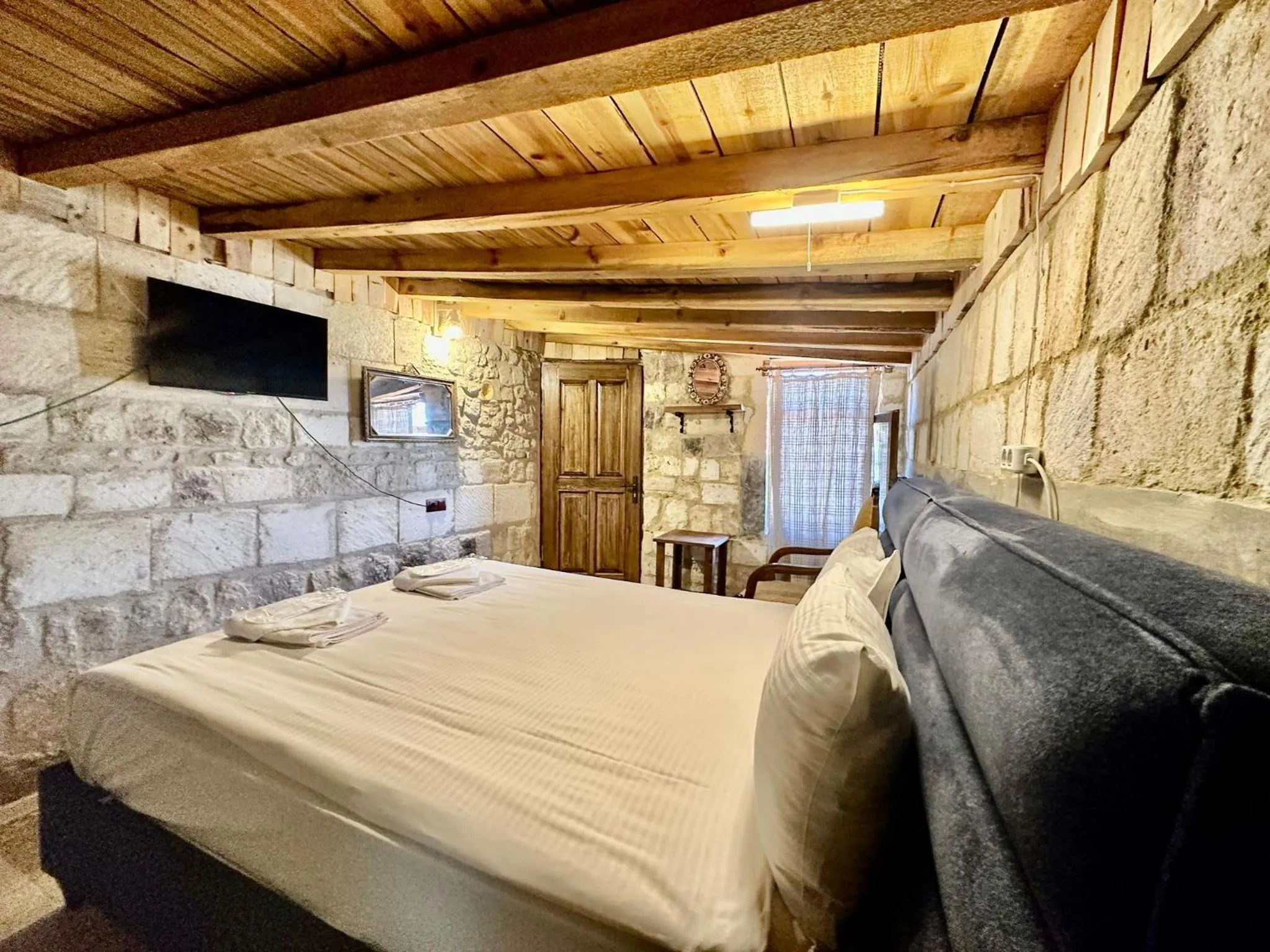 Photo of the whole room, Bed in Zanta Suite Hotel