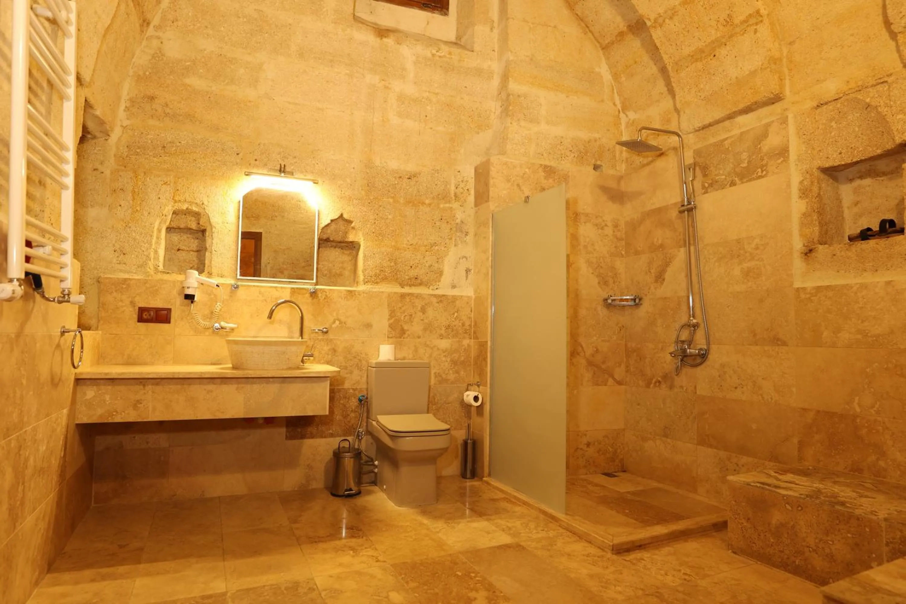 Shower in Zanta Suite Hotel