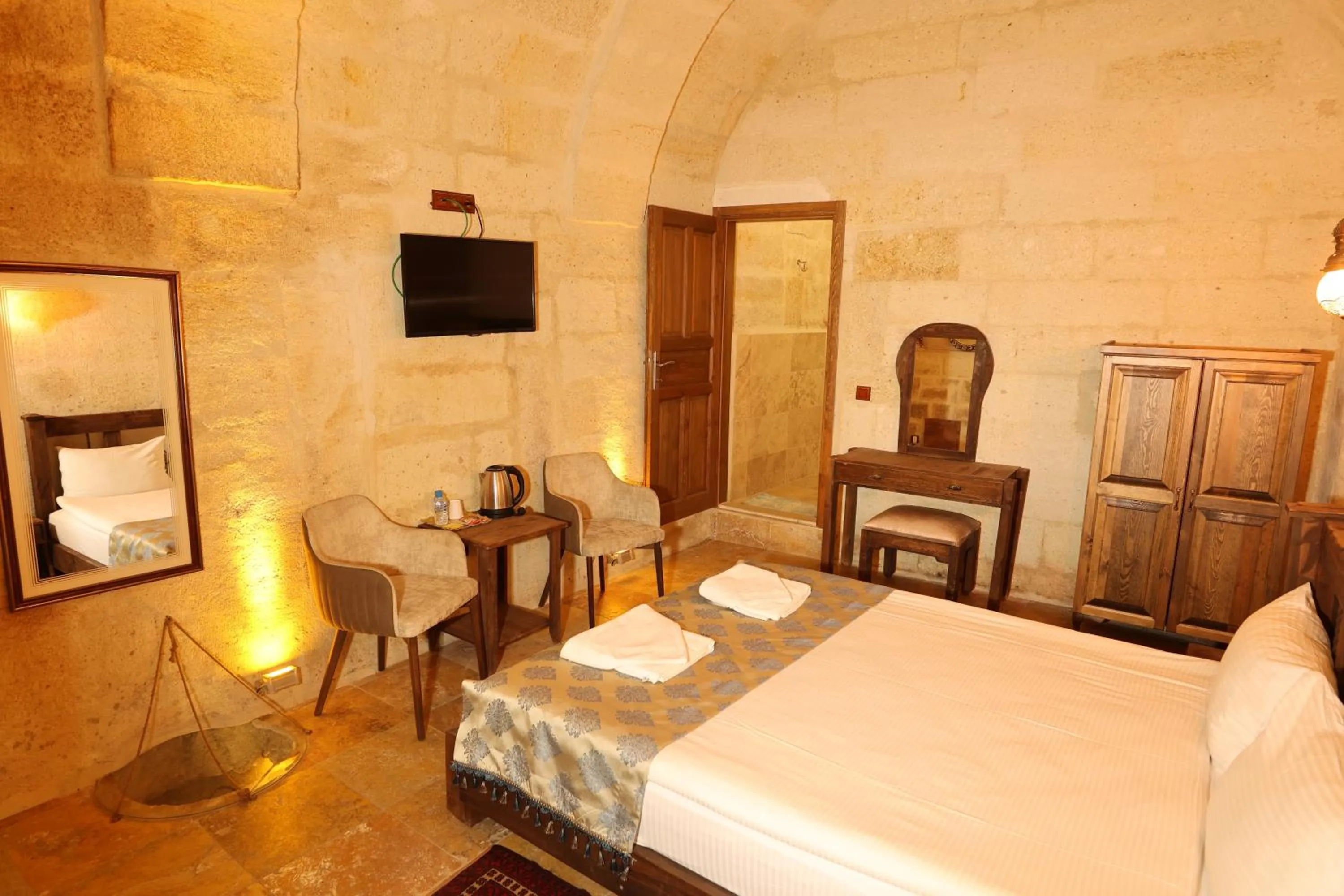 TV and multimedia, Bed in Zanta Suite Hotel