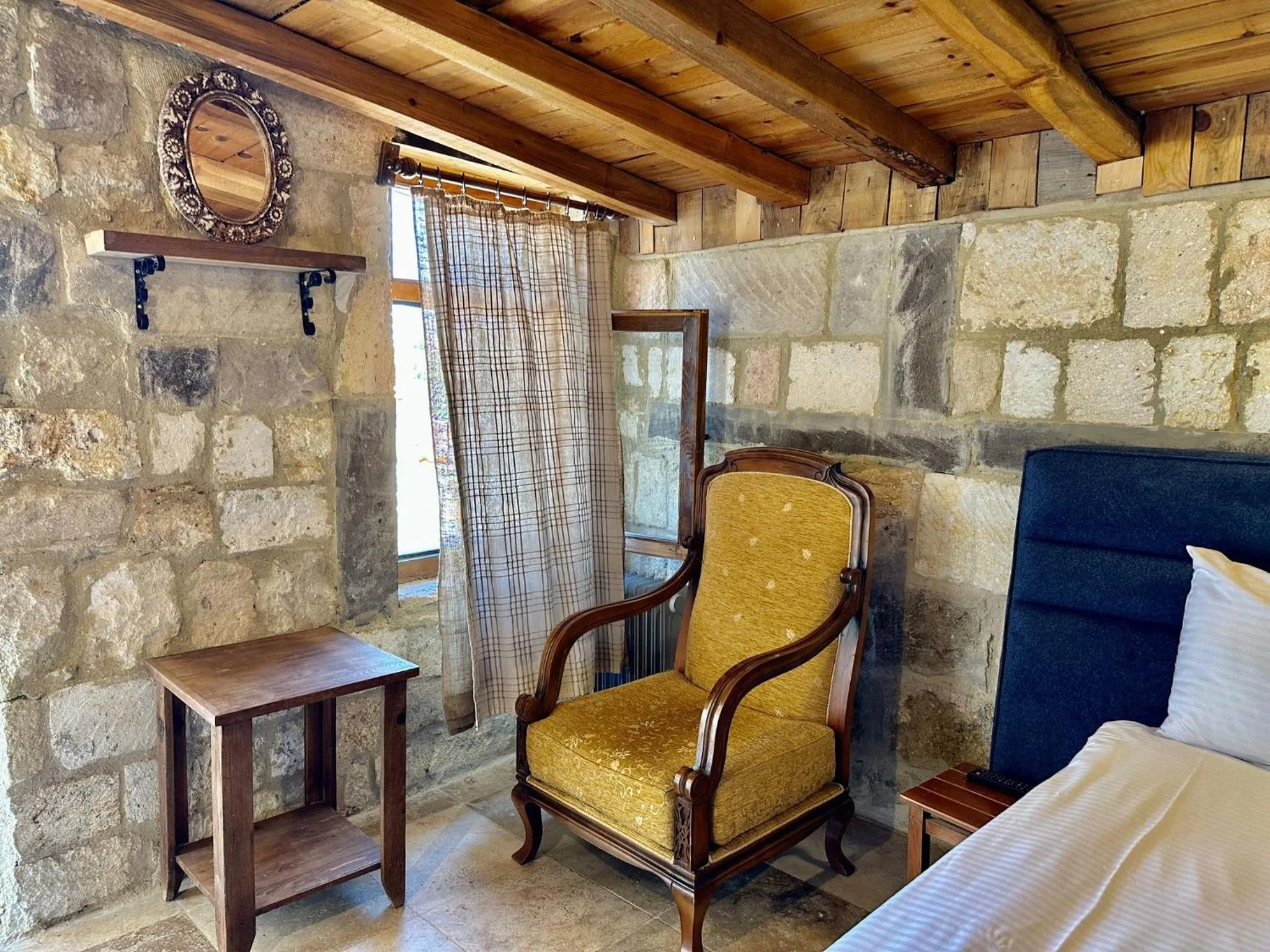 Seating area, Bed in Zanta Suite Hotel