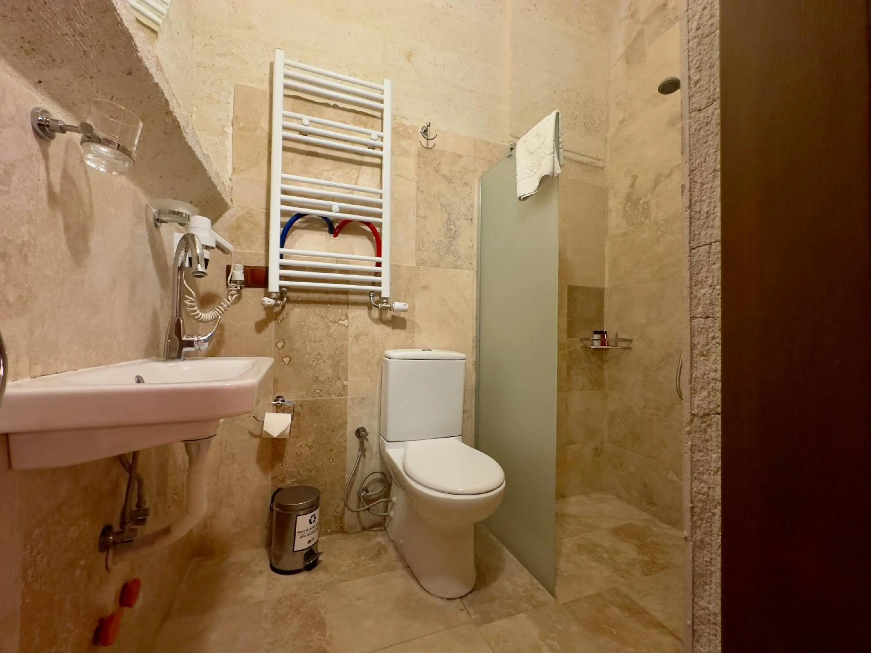 Toilet in Zanta Suite Hotel