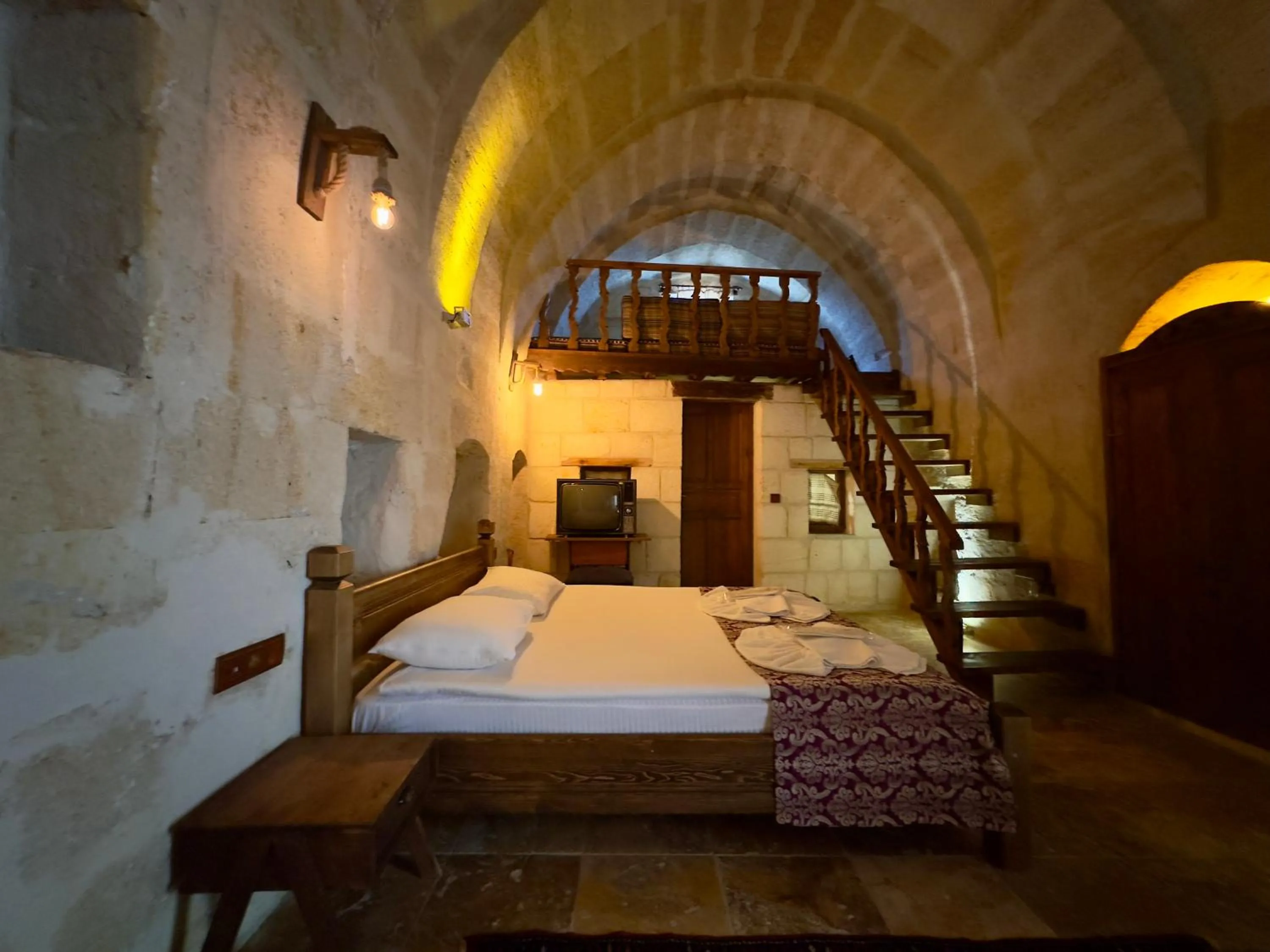 Photo of the whole room, Bed in Zanta Suite Hotel