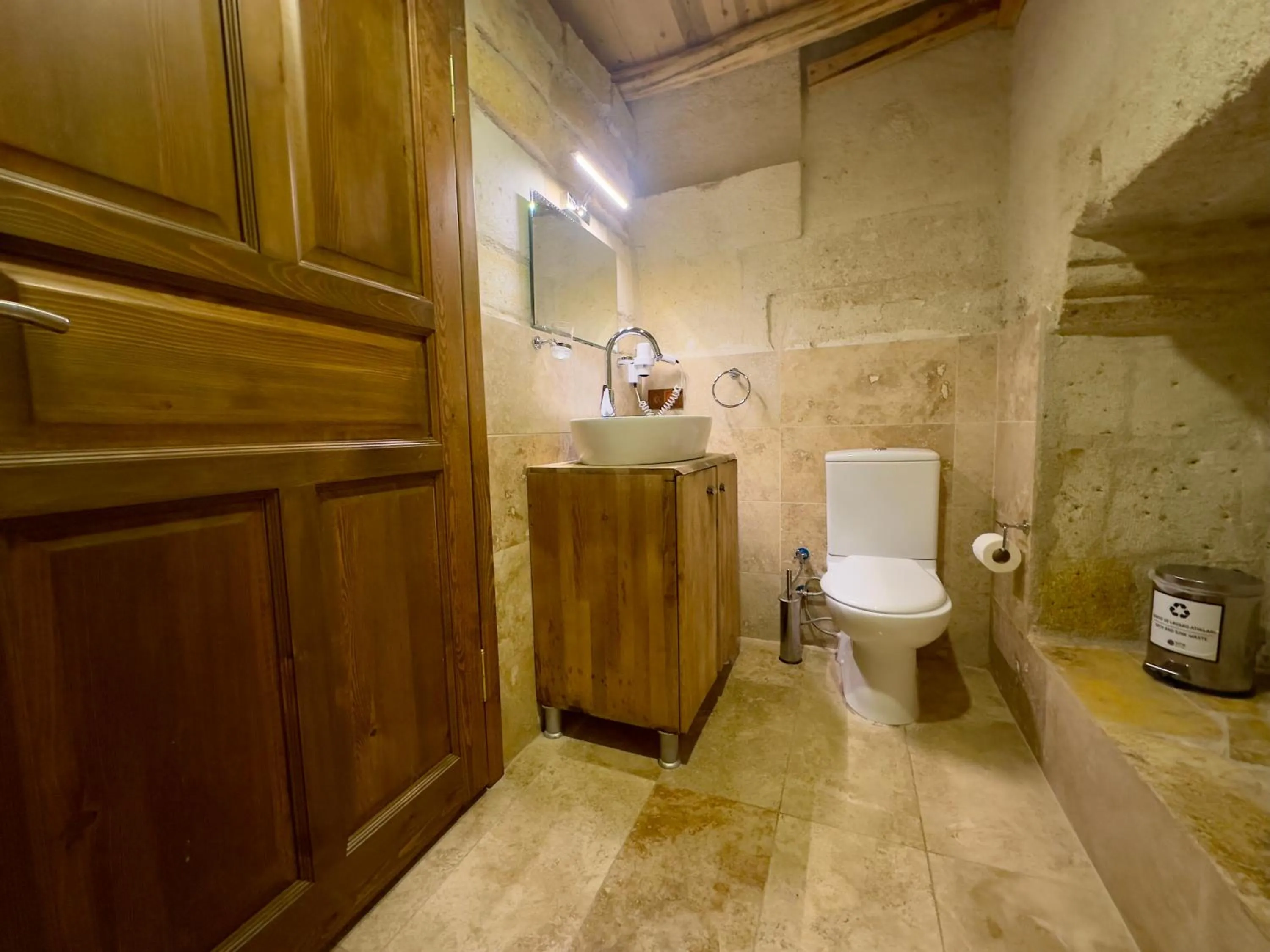 Toilet in Zanta Suite Hotel