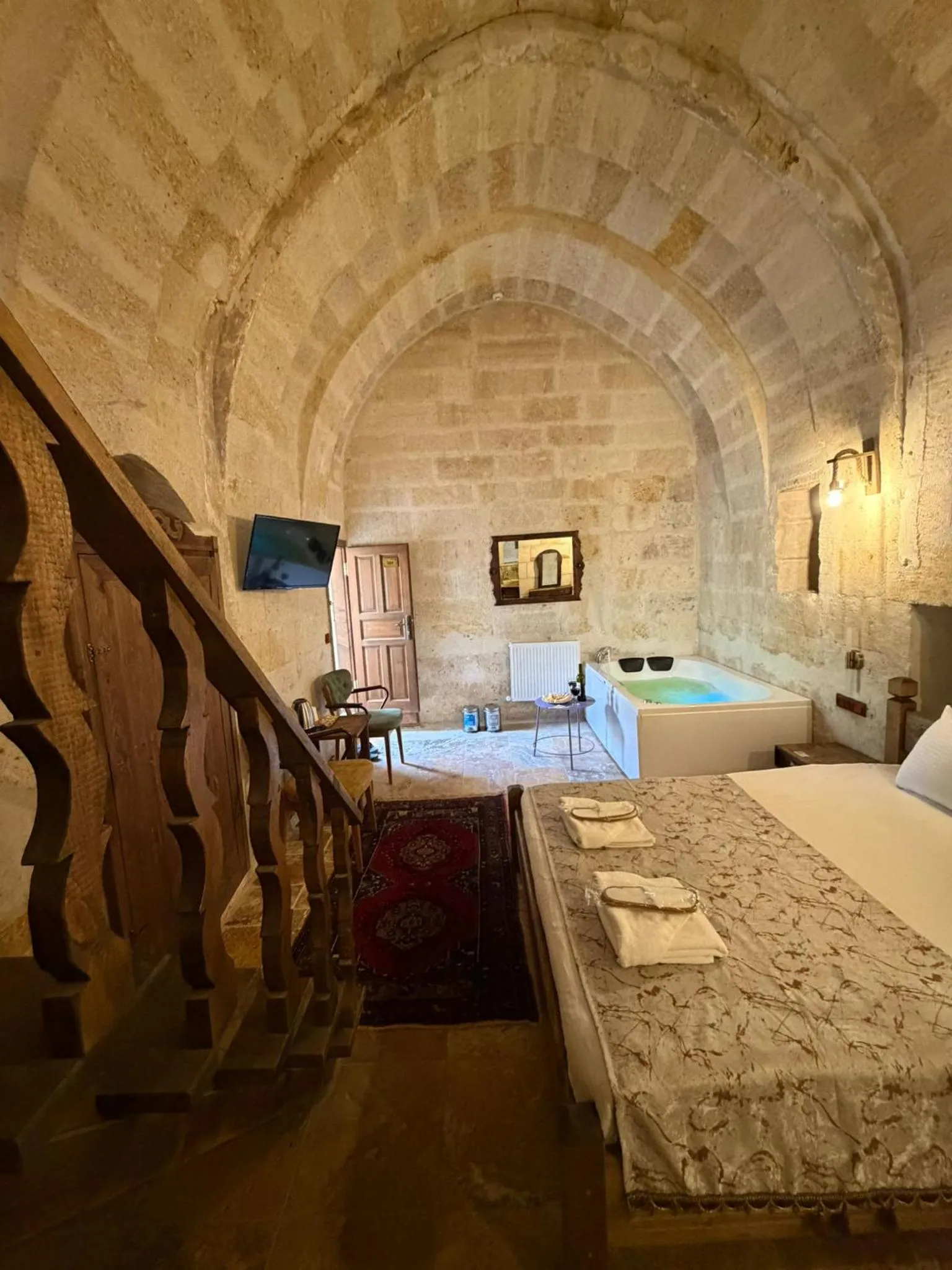Photo of the whole room, Bed in Cappadocia Balloon House