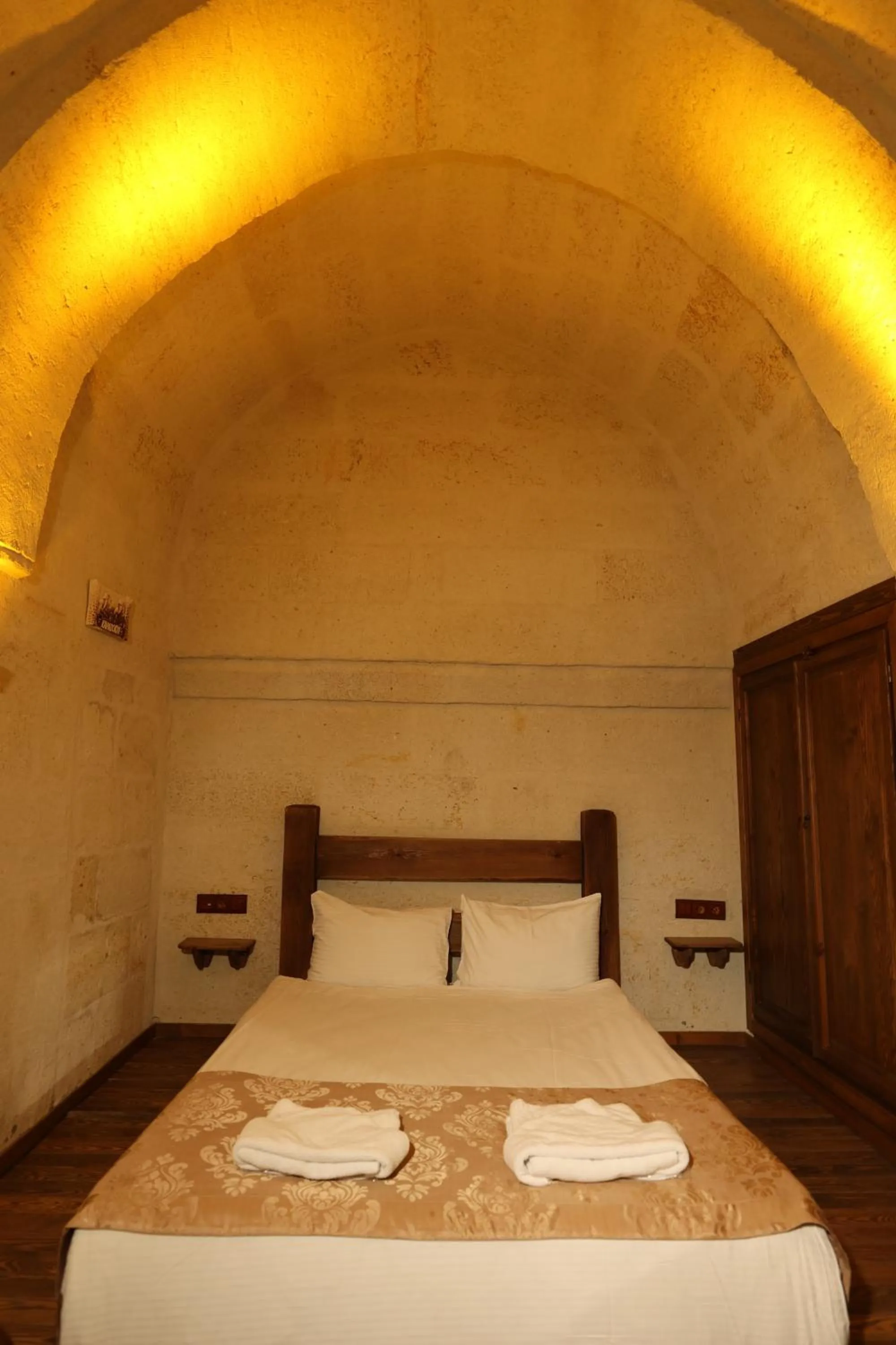 Photo of the whole room, Bed in Zanta Suite Hotel