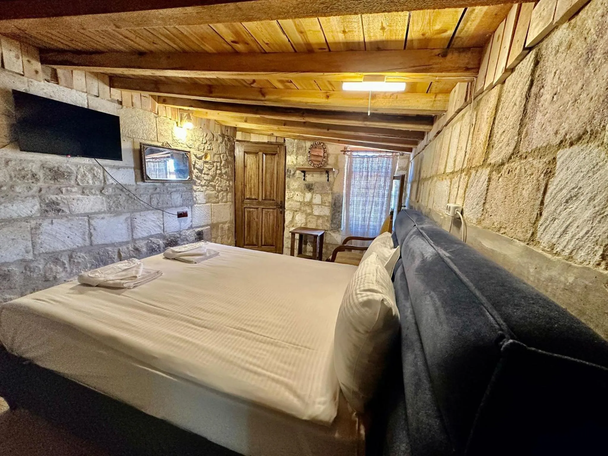 Photo of the whole room, Bed in Zanta Suite Hotel