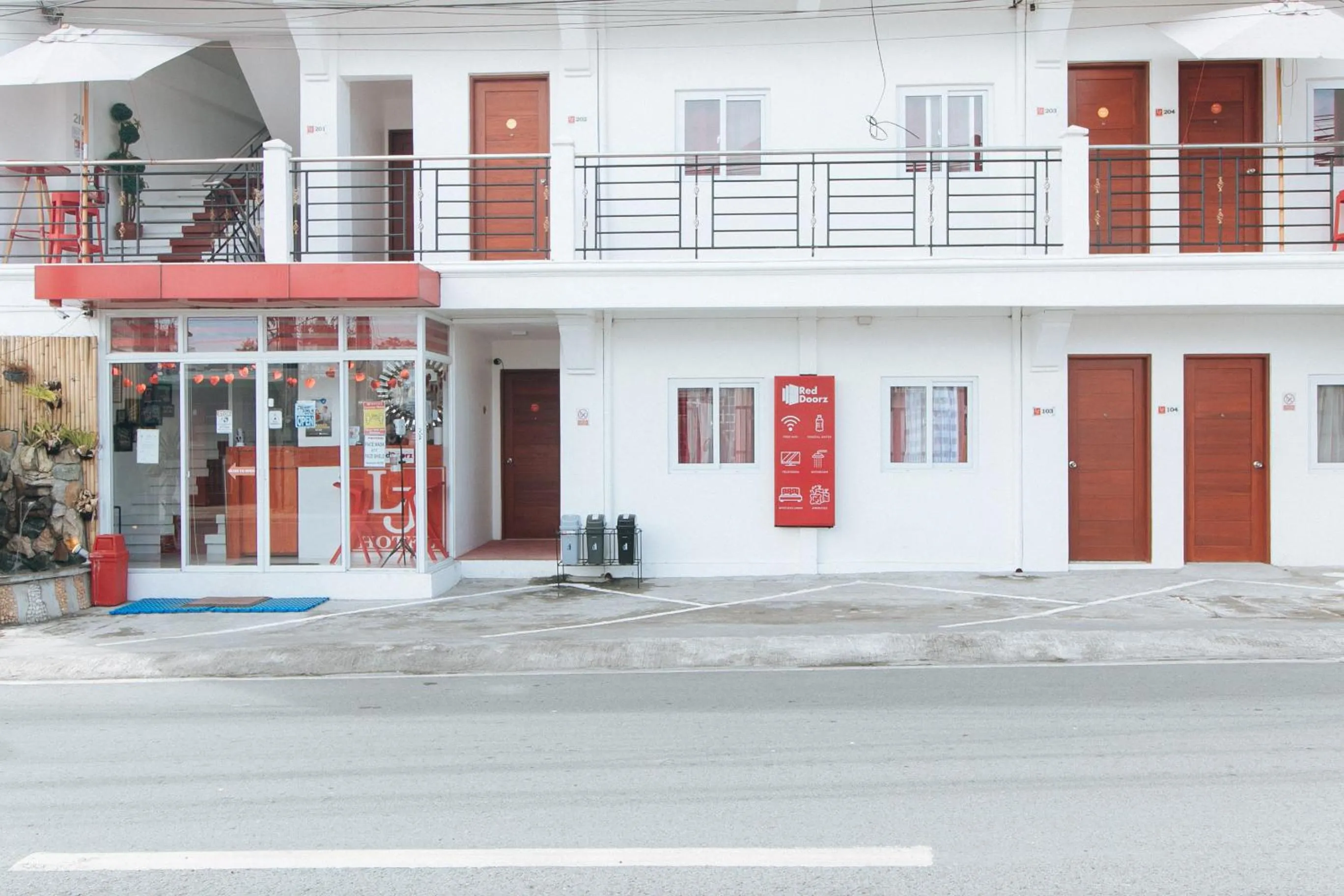 Property building in RedDoorz near Mercado del Lago