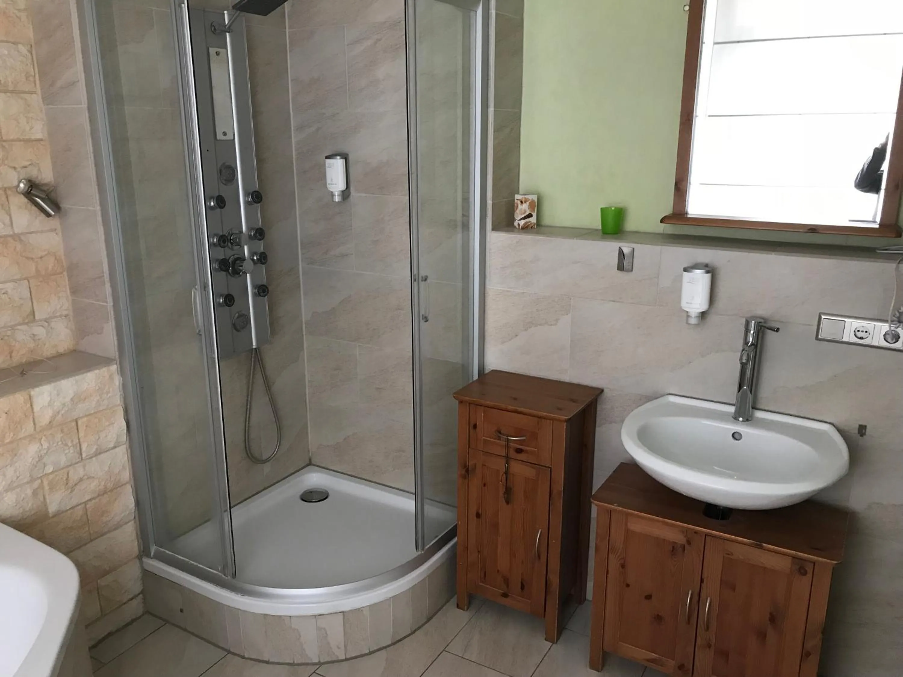 Balthasar Neumann Speiserei & Gästehaus - Zentrum Brühl -E-Ladestation, nähe Phantasialand