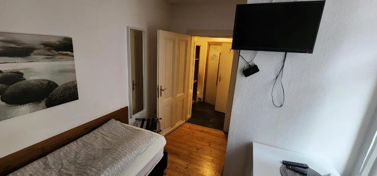 Bed in Balthasar Neumann Speiserei & Gästehaus - Zentrum Brühl -E-Ladestation, nähe Phantasialand