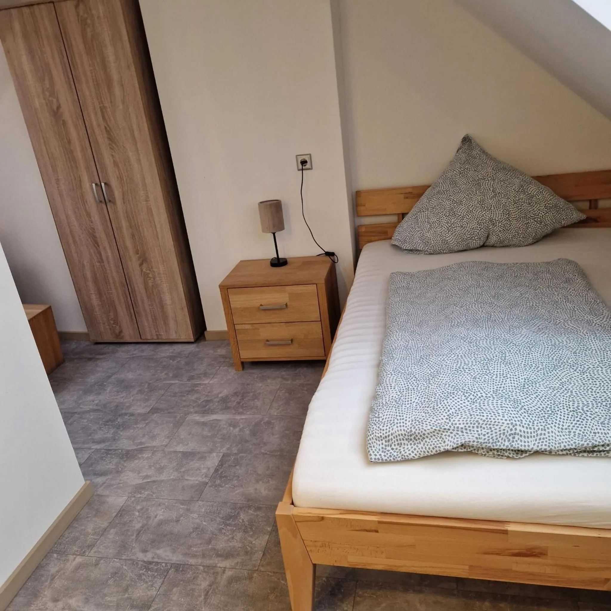 Bed in Balthasar Neumann Speiserei & Gästehaus - Zentrum Brühl -E-Ladestation, nähe Phantasialand