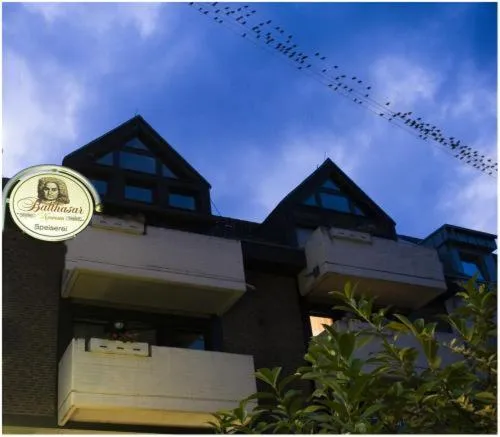 Facade/entrance in Balthasar Neumann Speiserei & Gästehaus - Zentrum Brühl -E-Ladestation, nähe Phantasialand