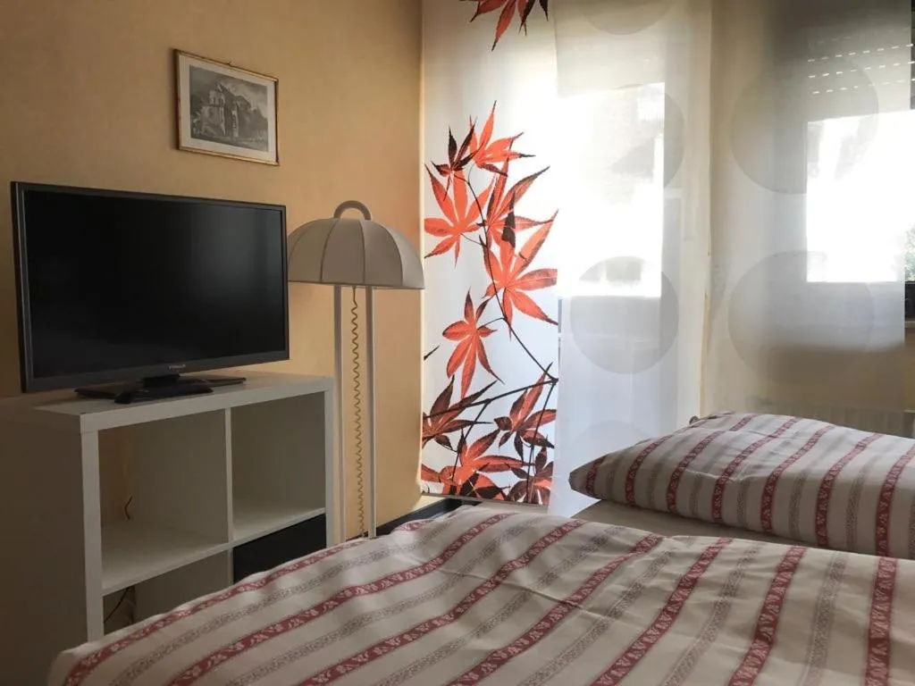 Bed in Balthasar Neumann Speiserei & Gästehaus - Zentrum Brühl -E-Ladestation, nähe Phantasialand