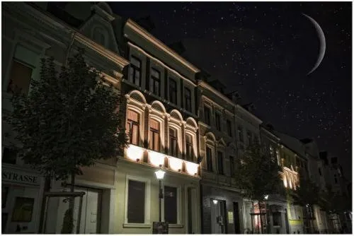 Facade/entrance in Balthasar Neumann Speiserei & Gästehaus - Zentrum Brühl -E-Ladestation, nähe Phantasialand