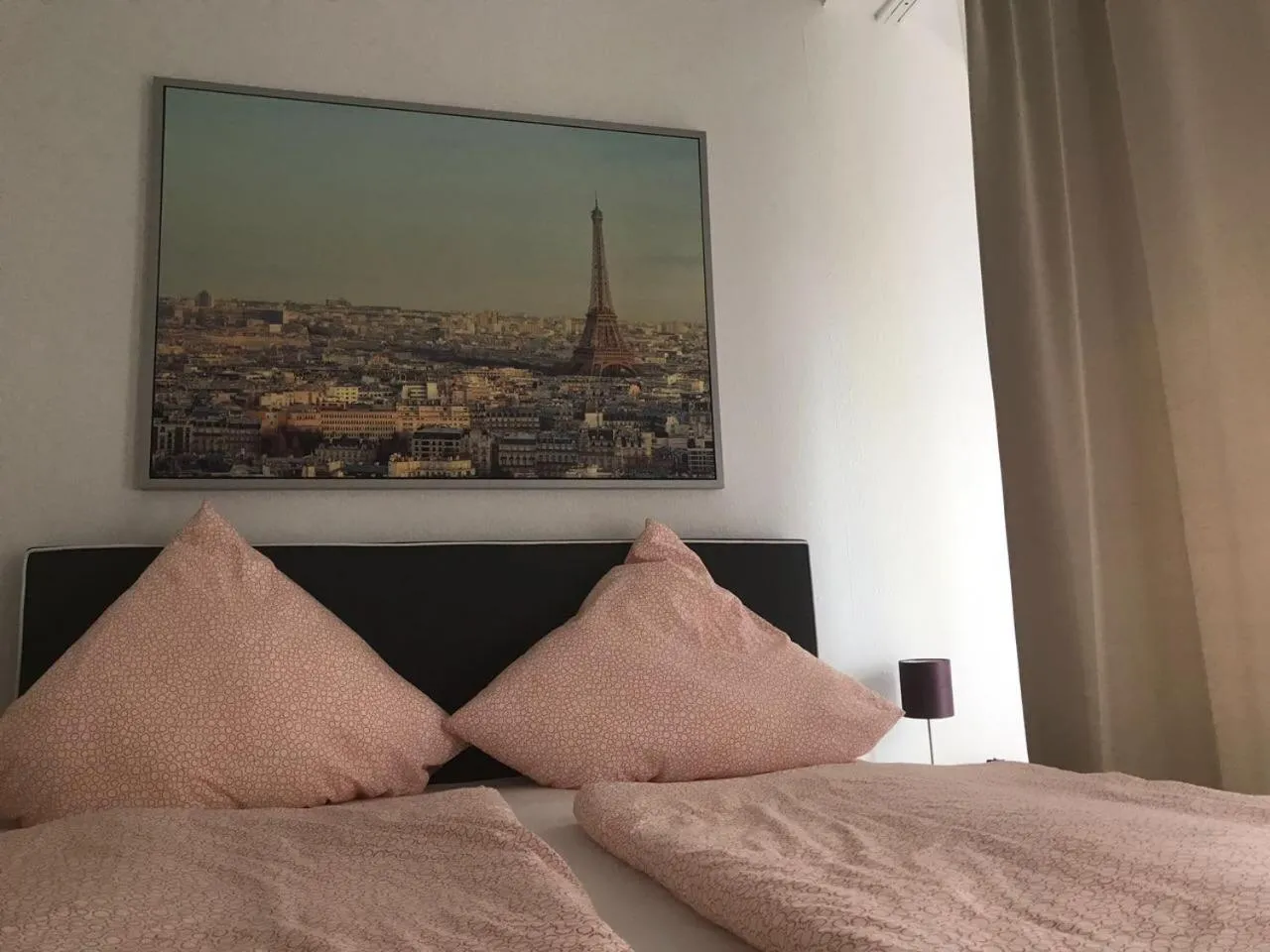 Bed in Balthasar Neumann Speiserei & Gästehaus - Zentrum Brühl -E-Ladestation, nähe Phantasialand