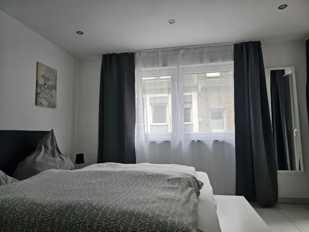 Bed in Balthasar Neumann Speiserei & Gästehaus - Zentrum Brühl -E-Ladestation, nähe Phantasialand