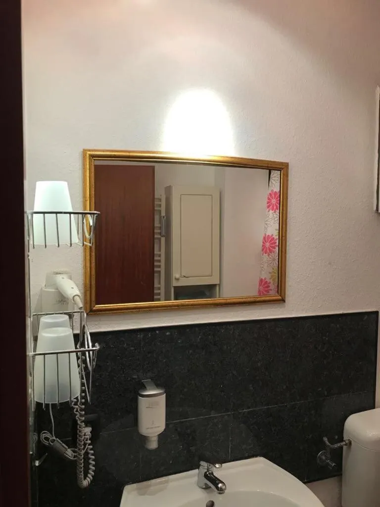 Balthasar Neumann Speiserei & Gästehaus - Zentrum Brühl -E-Ladestation, nähe Phantasialand