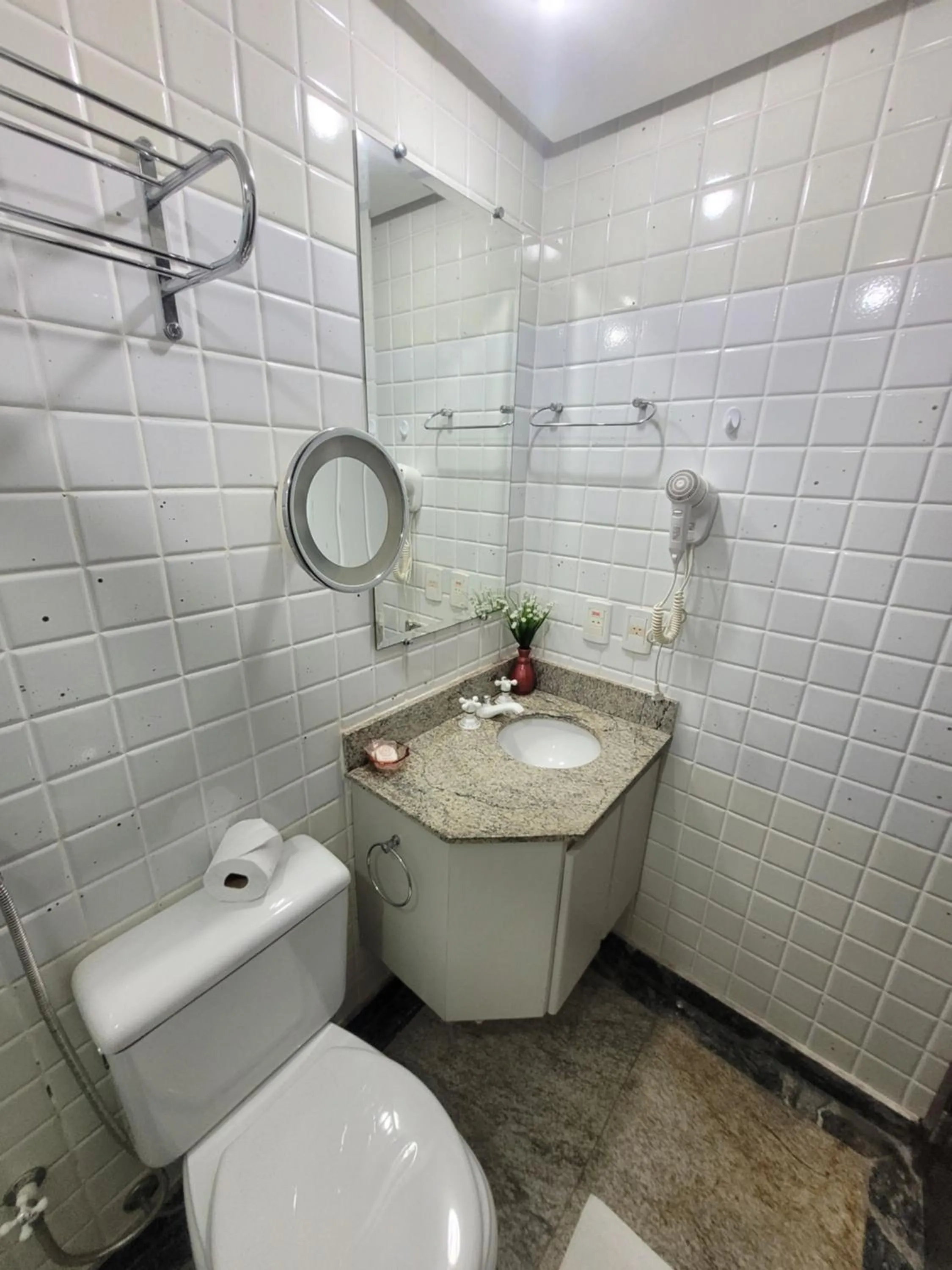 Bathroom in Lake Side Beira do Lago - piscina - academia - sauna- By Rei dos Flats