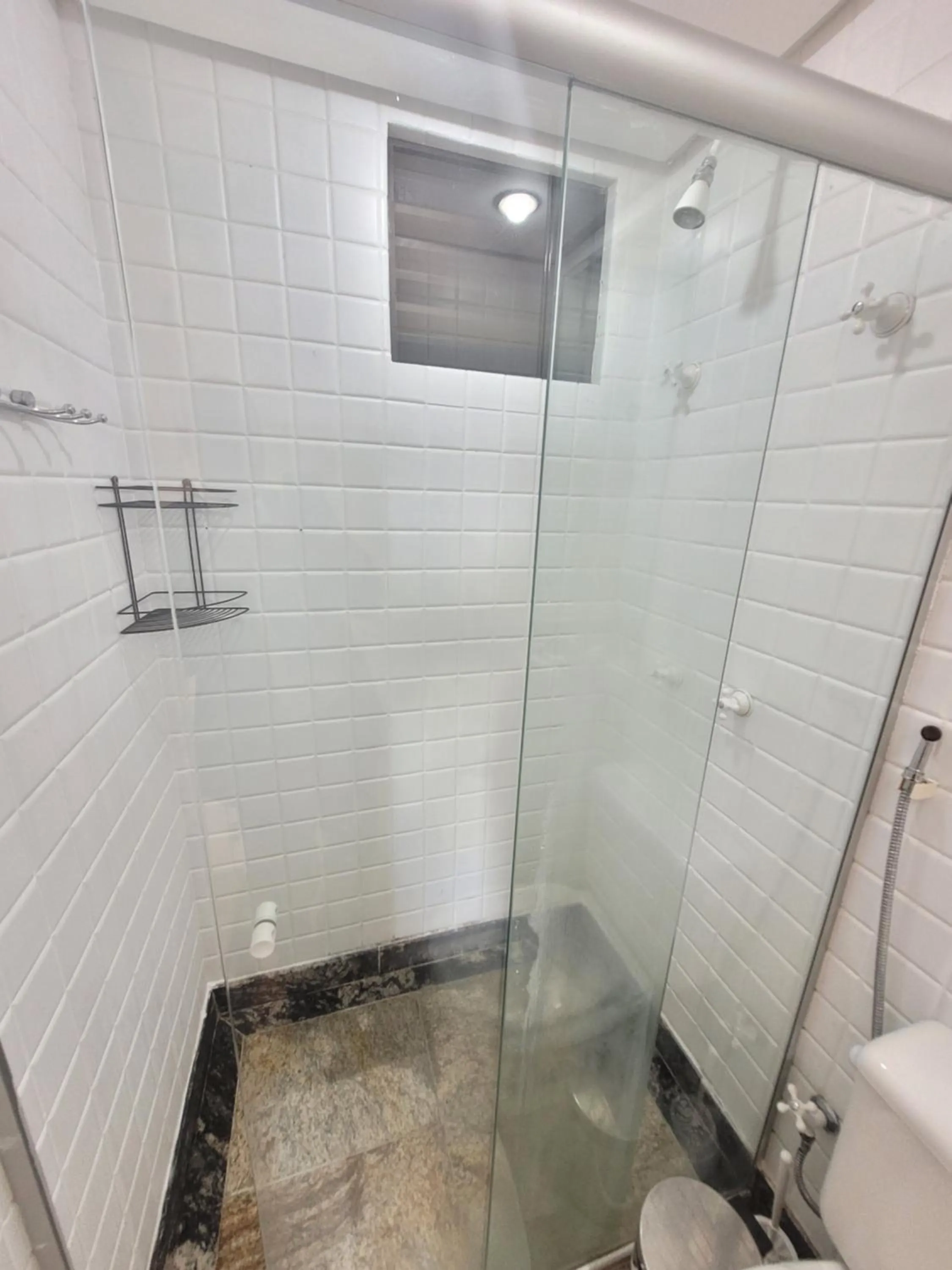 Shower in Lake Side Beira do Lago - piscina - academia - sauna- By Rei dos Flats