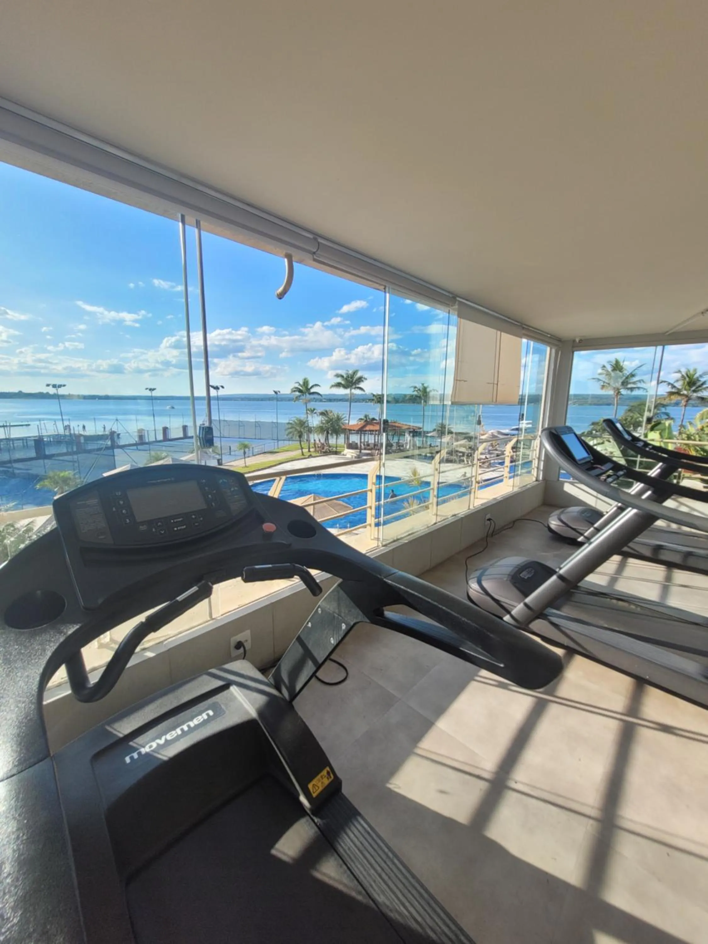 Pool view in Lake Side Beira do Lago - piscina - academia - sauna- By Rei dos Flats