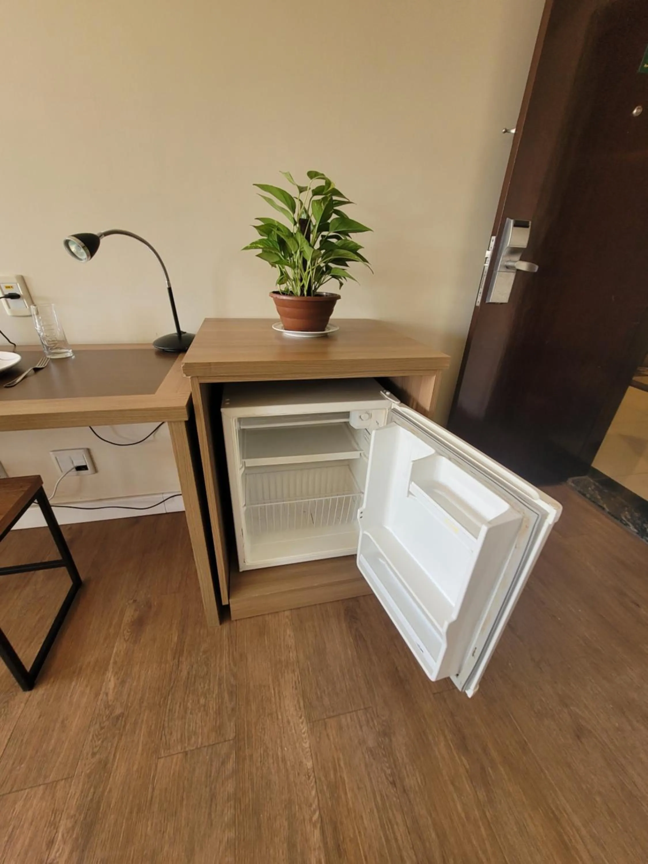 Kitchen or kitchenette in Lake Side Beira do Lago - piscina - academia - sauna- By Rei dos Flats