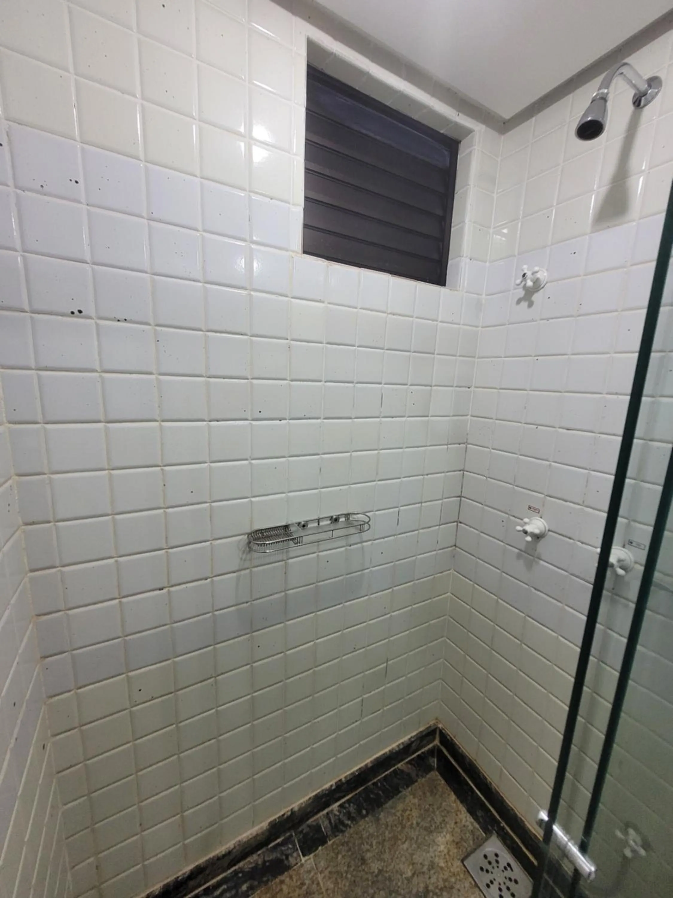 Shower in Lake Side Beira do Lago - piscina - academia - sauna- By Rei dos Flats