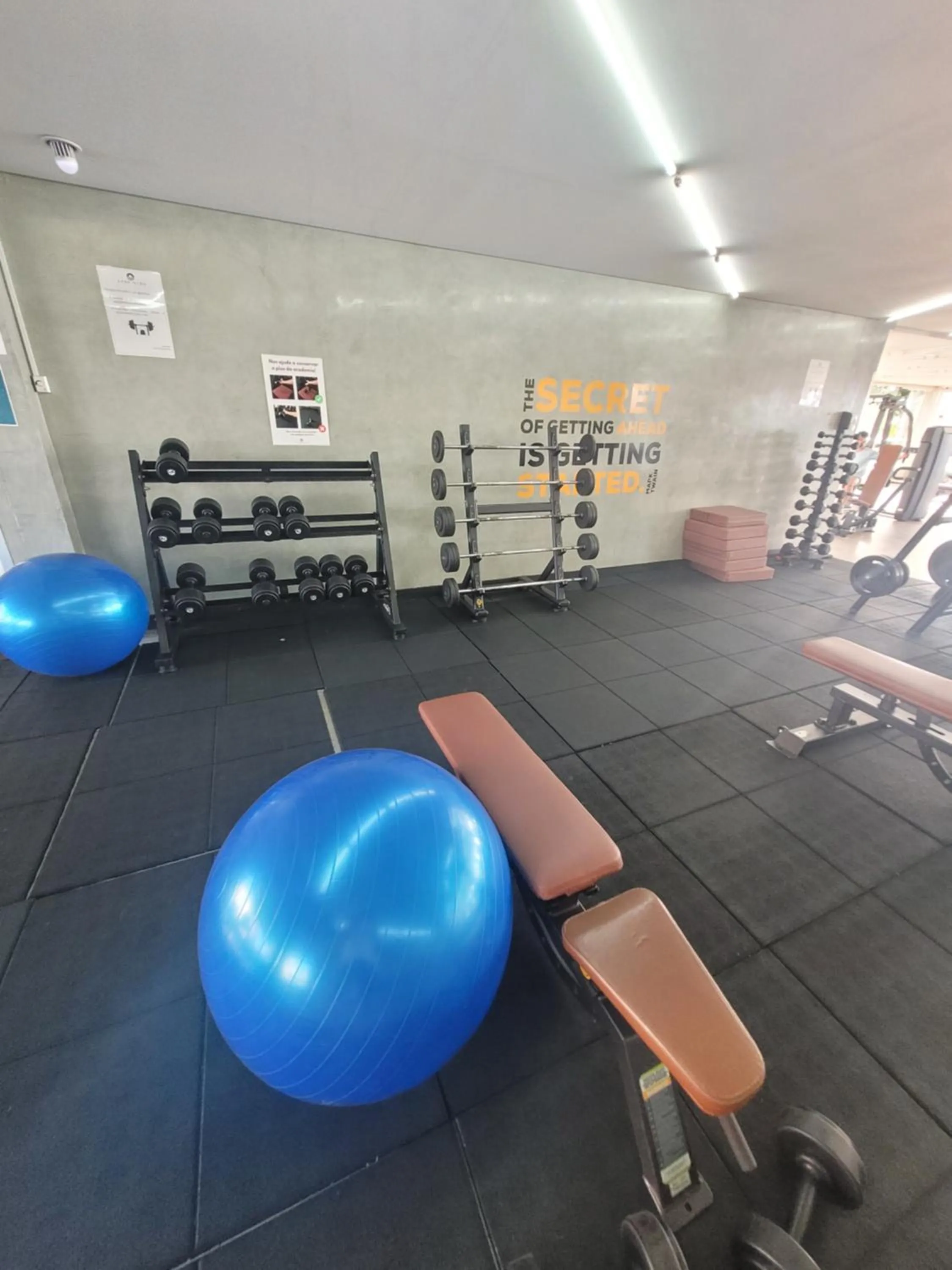 Fitness centre/facilities in Lake Side Beira do Lago - piscina - academia - sauna- By Rei dos Flats