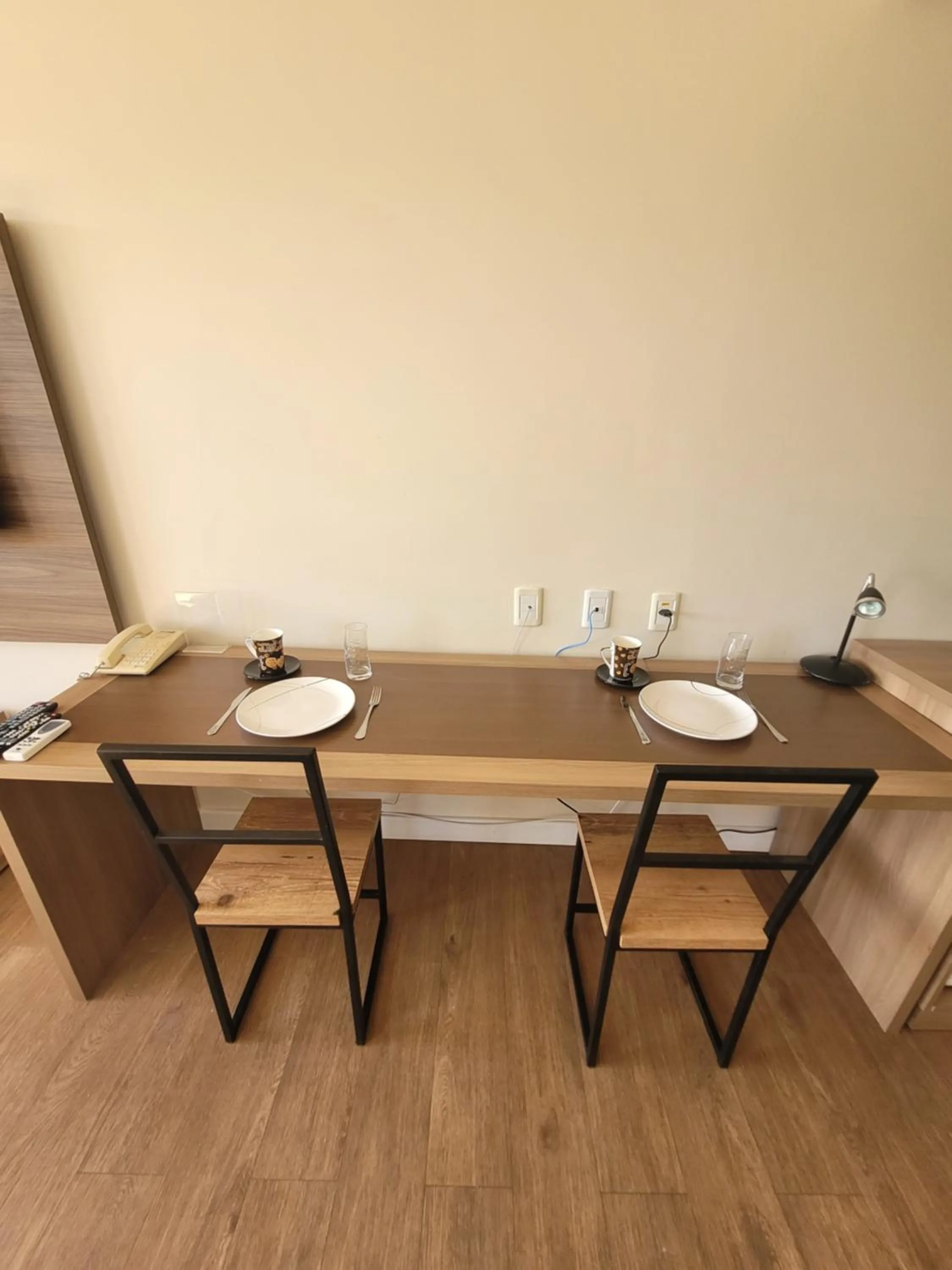 Dining area in Lake Side Beira do Lago - piscina - academia - sauna- By Rei dos Flats