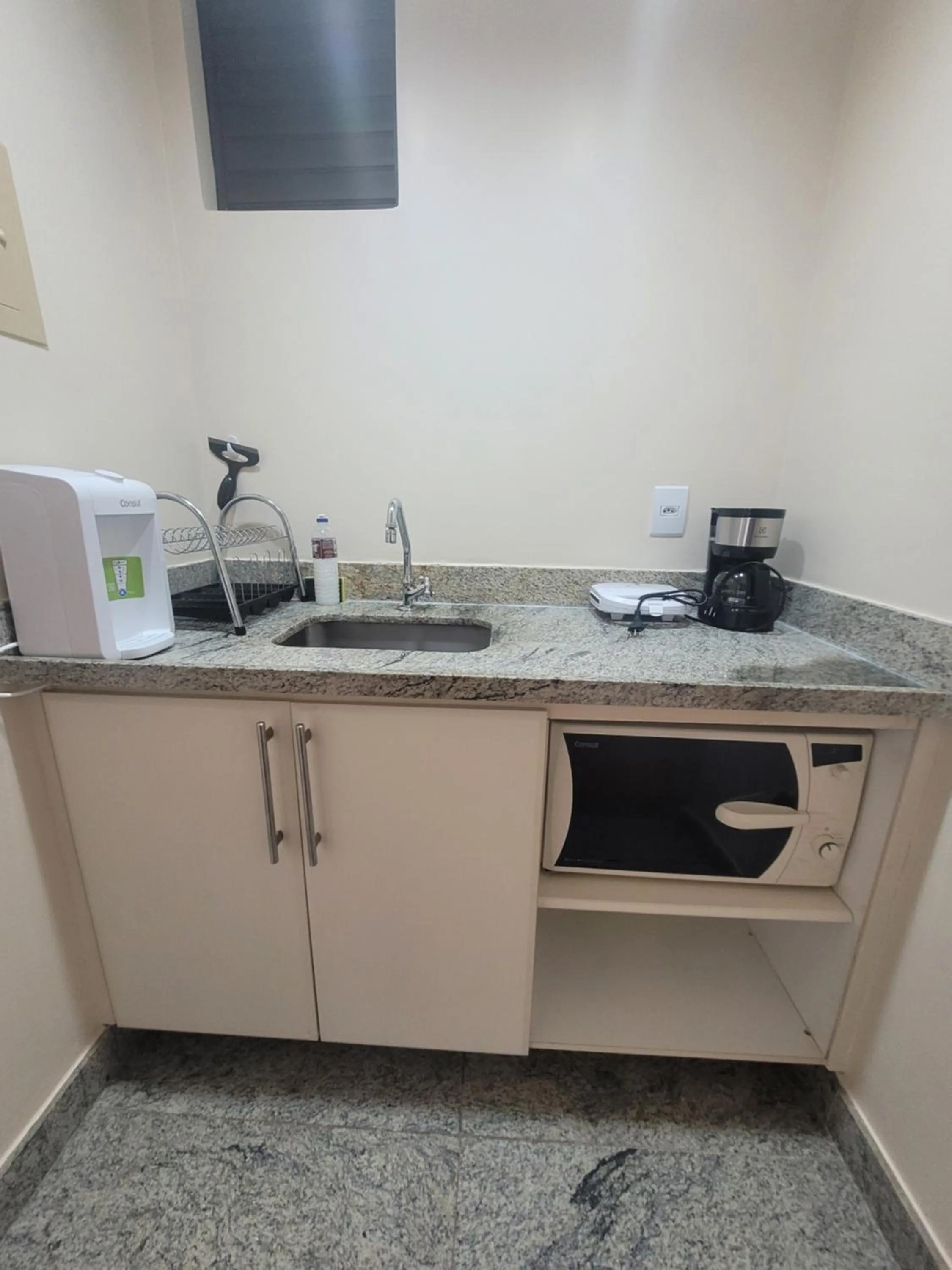 Coffee/tea facilities in Lake Side Beira do Lago - piscina - academia - sauna- By Rei dos Flats