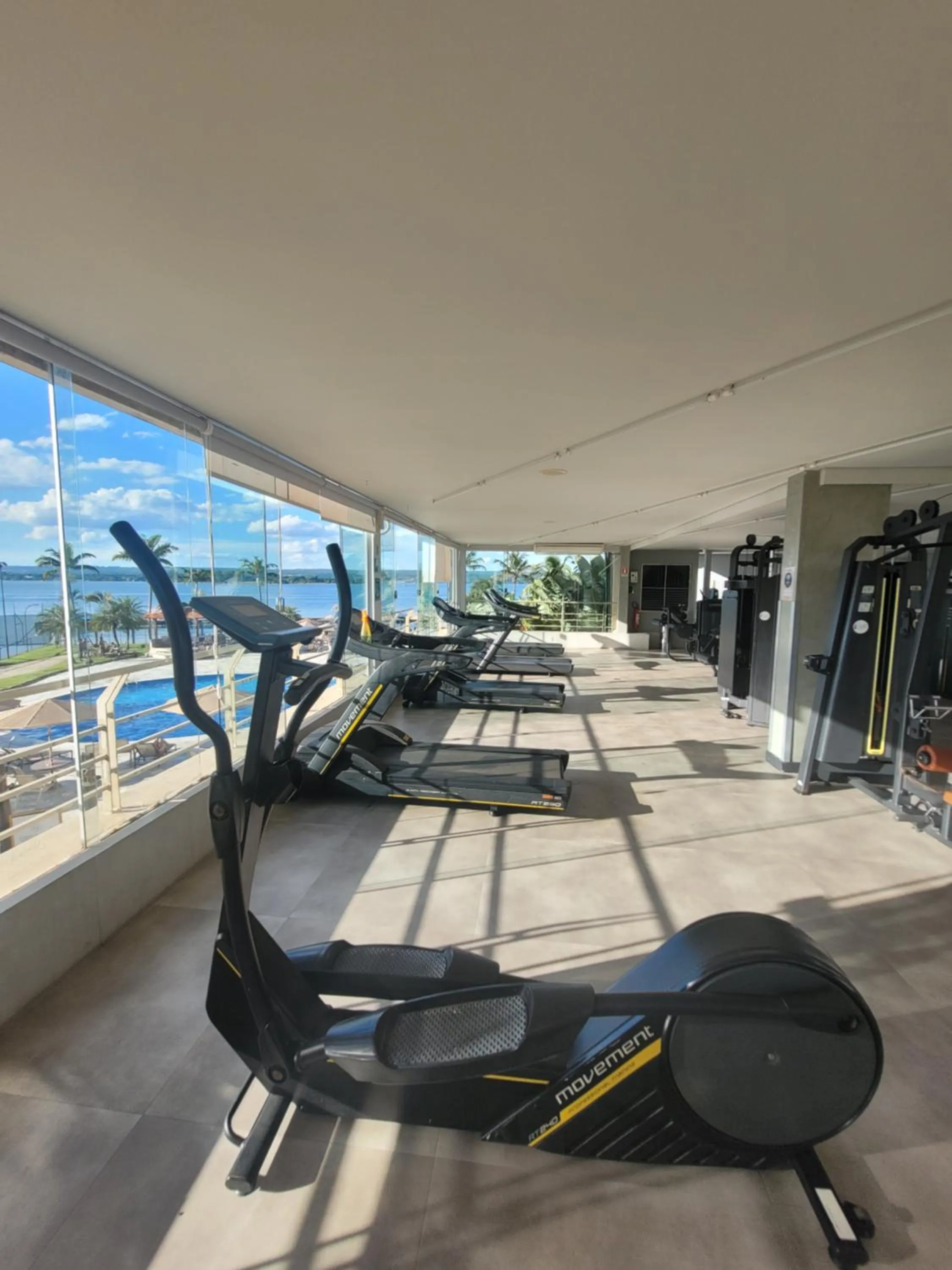 Fitness centre/facilities in Lake Side Beira do Lago - piscina - academia - sauna- By Rei dos Flats