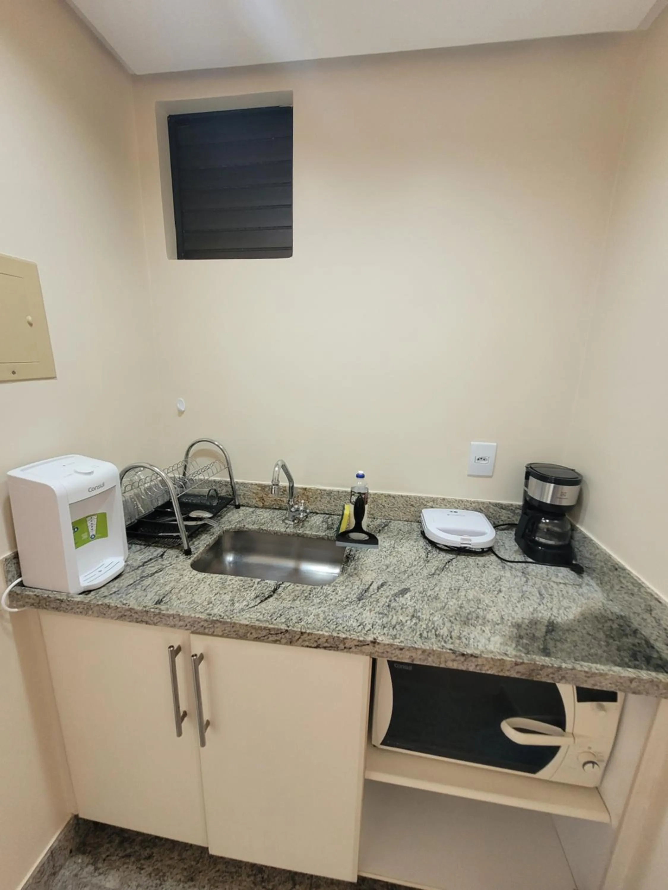 Kitchen or kitchenette in Lake Side Beira do Lago - piscina - academia - sauna- By Rei dos Flats