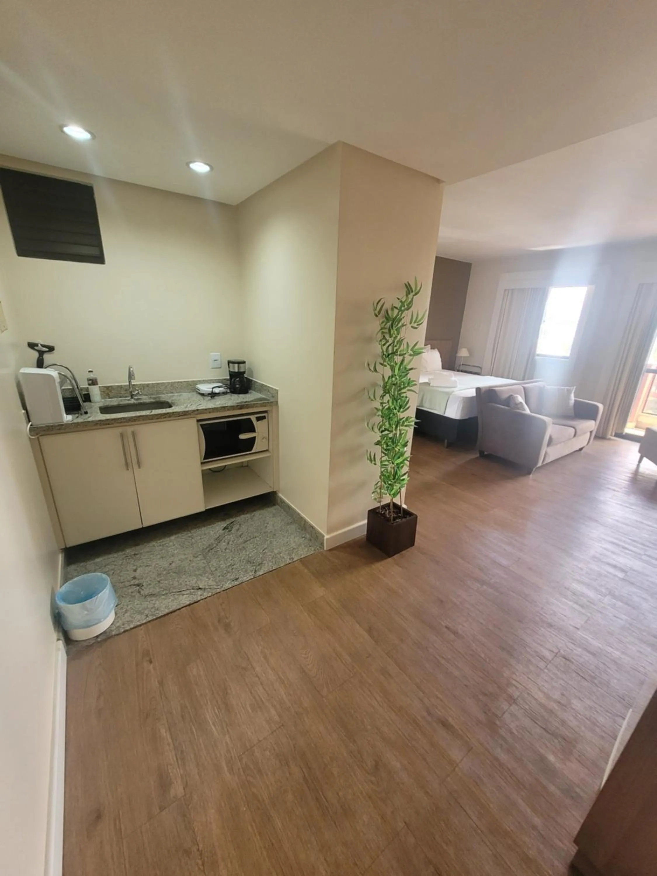 Kitchen or kitchenette in Lake Side Beira do Lago - piscina - academia - sauna- By Rei dos Flats