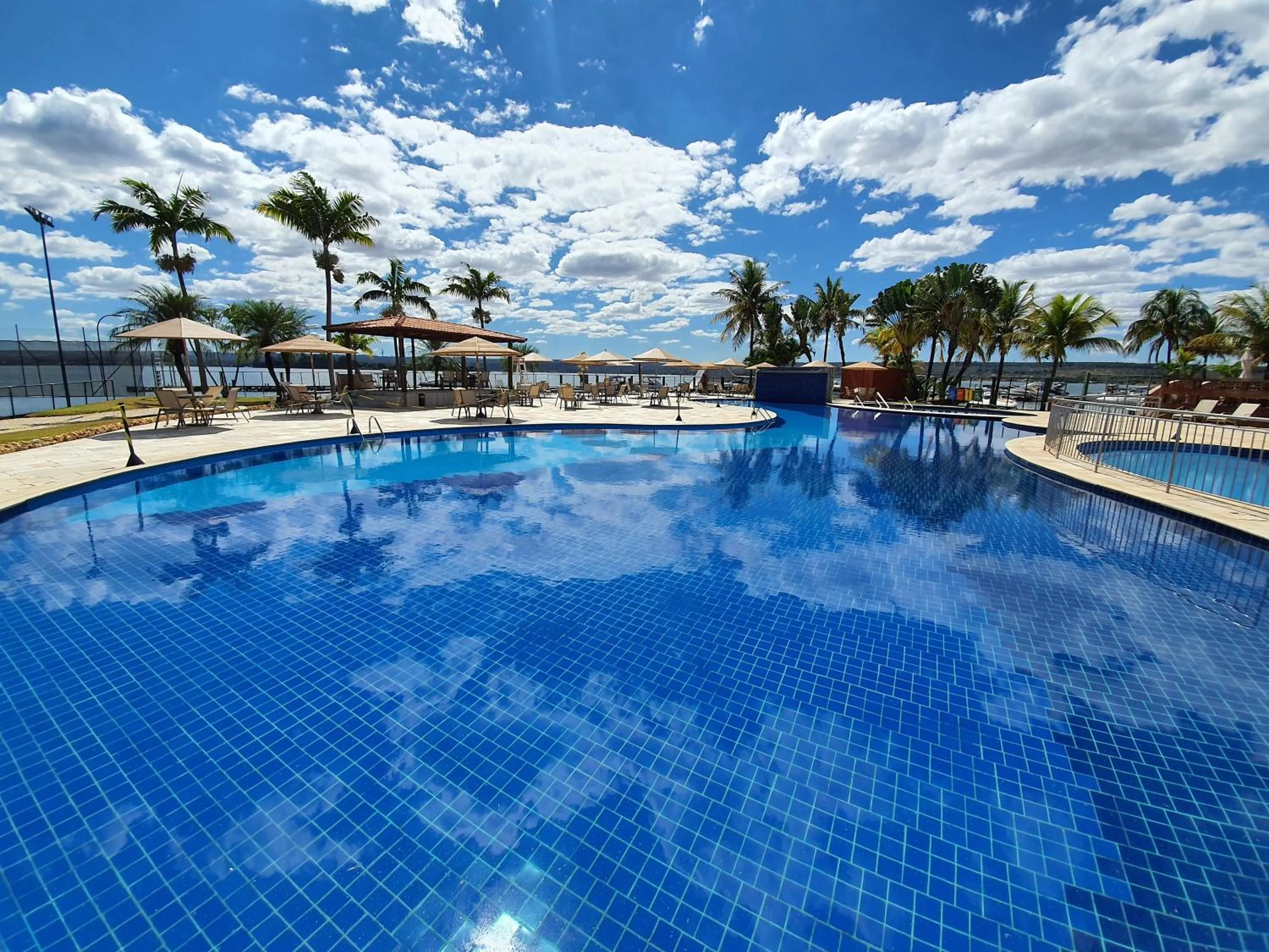 Day in Lake Side Beira do Lago - piscina - academia - sauna- By Rei dos Flats