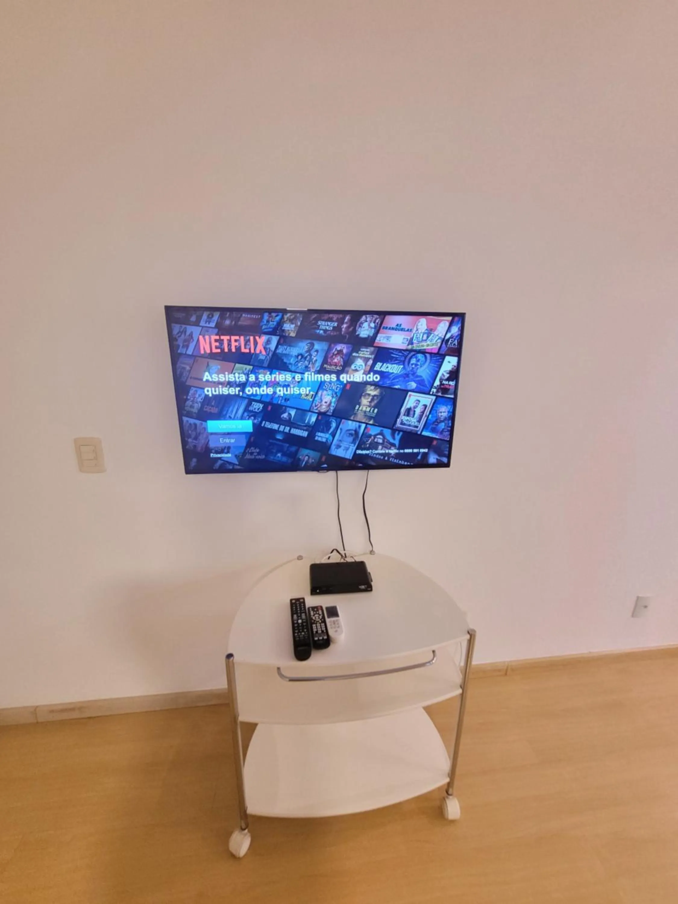 Communal lounge/ TV room in Lake Side Beira do Lago - piscina - academia - sauna- By Rei dos Flats