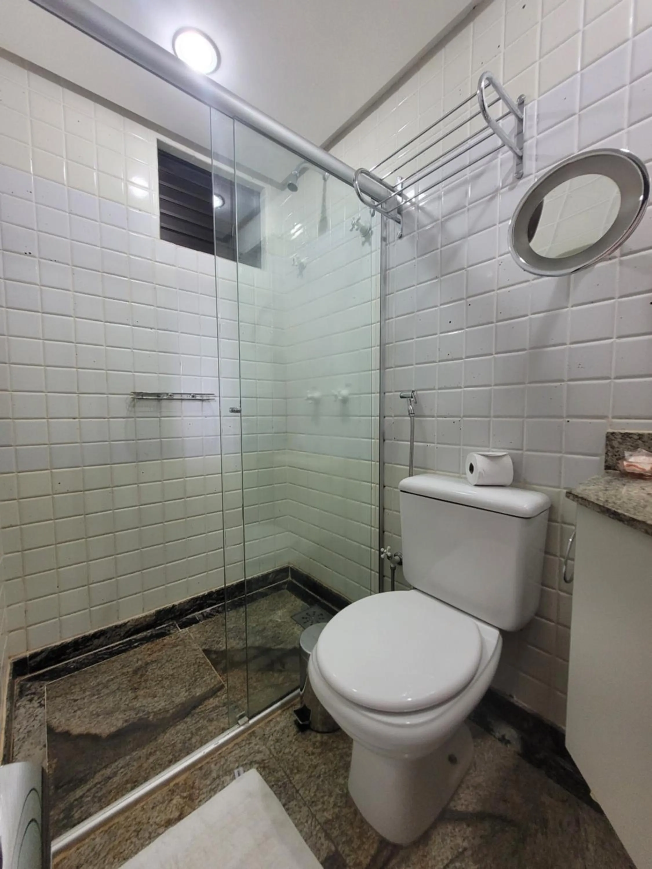 Shower in Lake Side Beira do Lago - piscina - academia - sauna- By Rei dos Flats