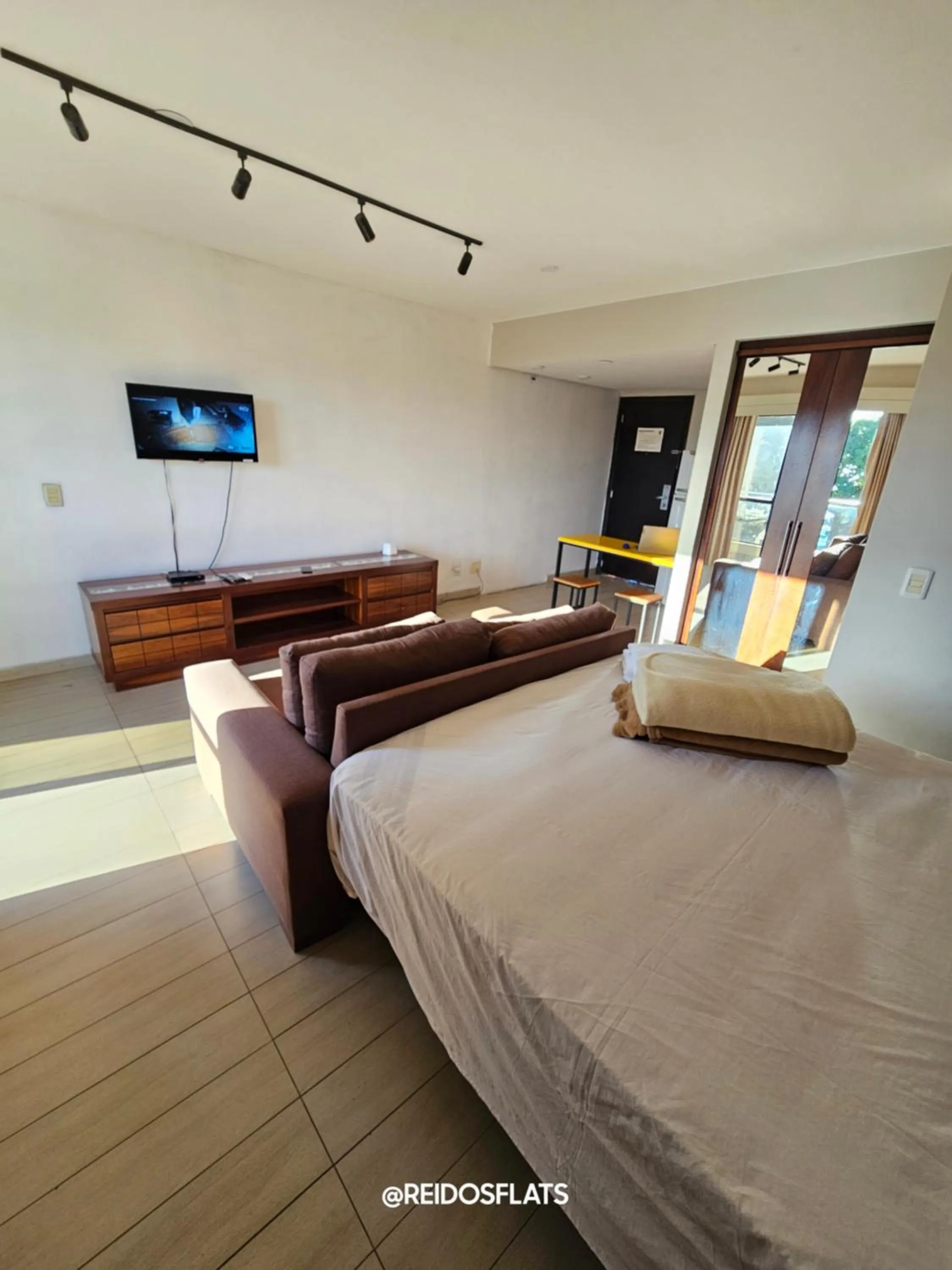 Bed in Lake Side Beira do Lago - piscina - academia - sauna- By Rei dos Flats
