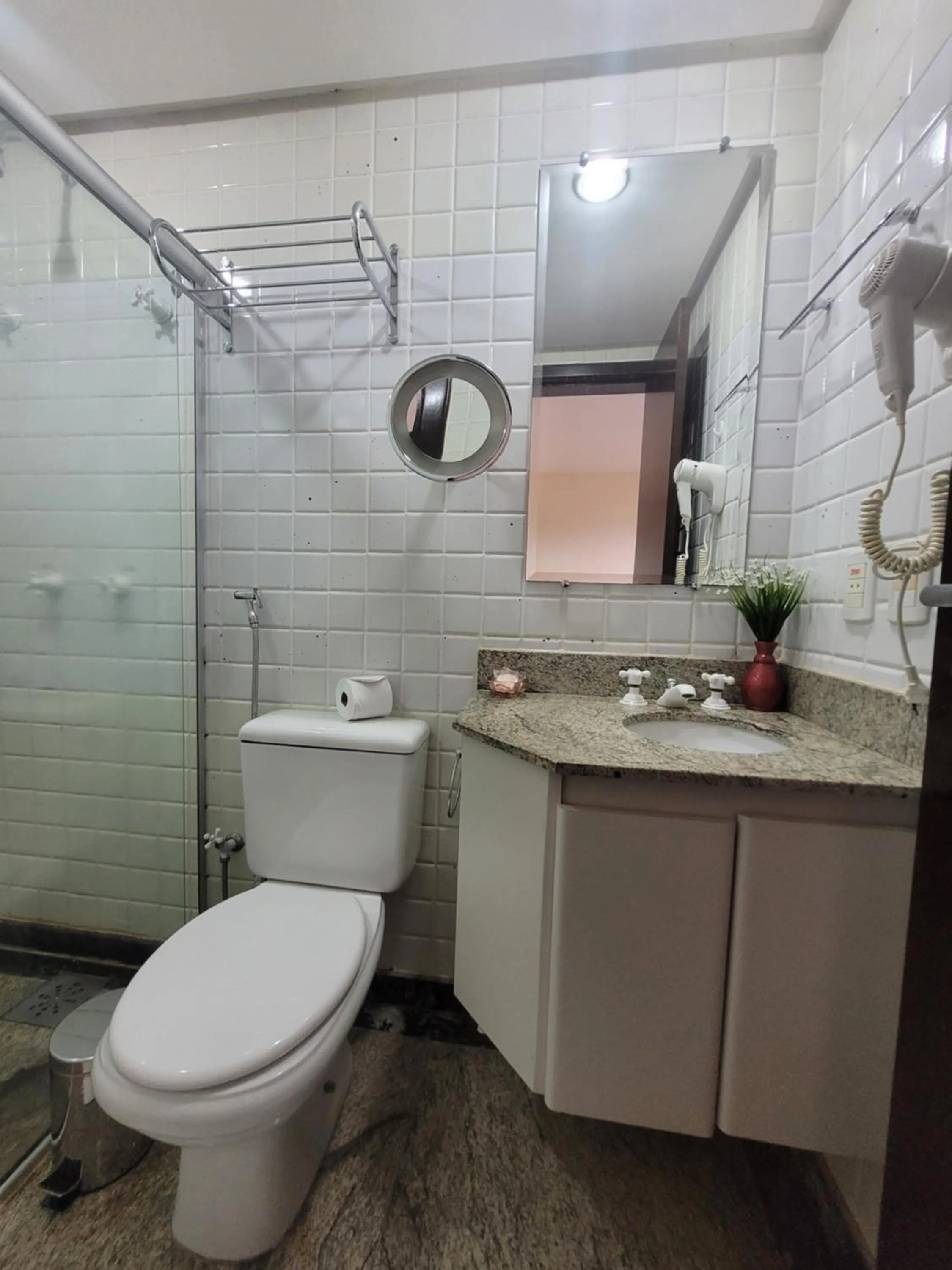 Bathroom in Lake Side Beira do Lago - piscina - academia - sauna- By Rei dos Flats