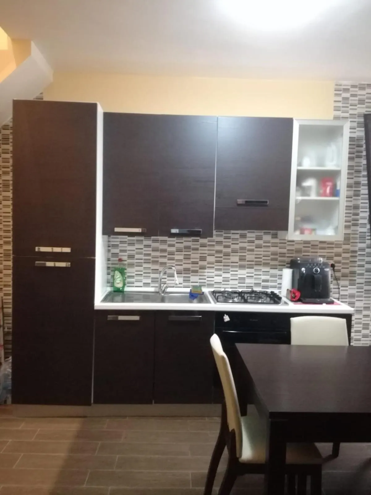 Kitchen or kitchenette in la casa di romi