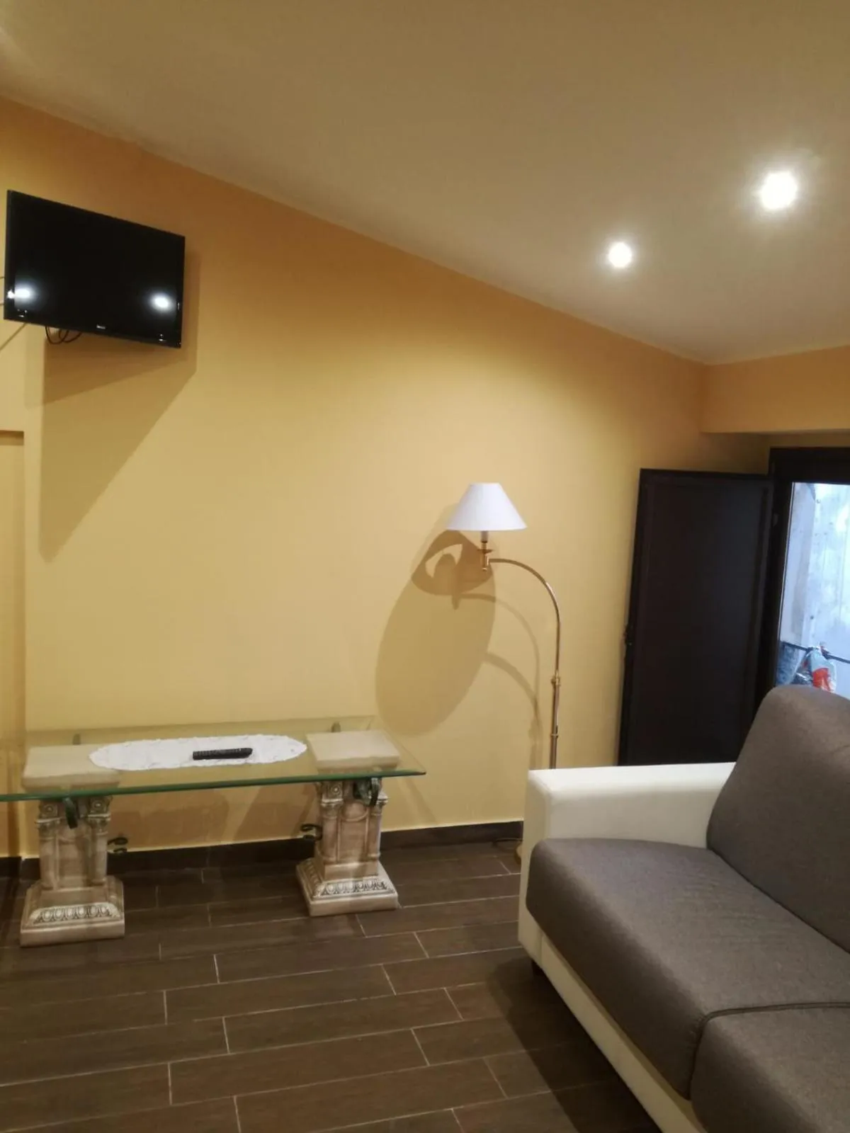 Living room in la casa di romi