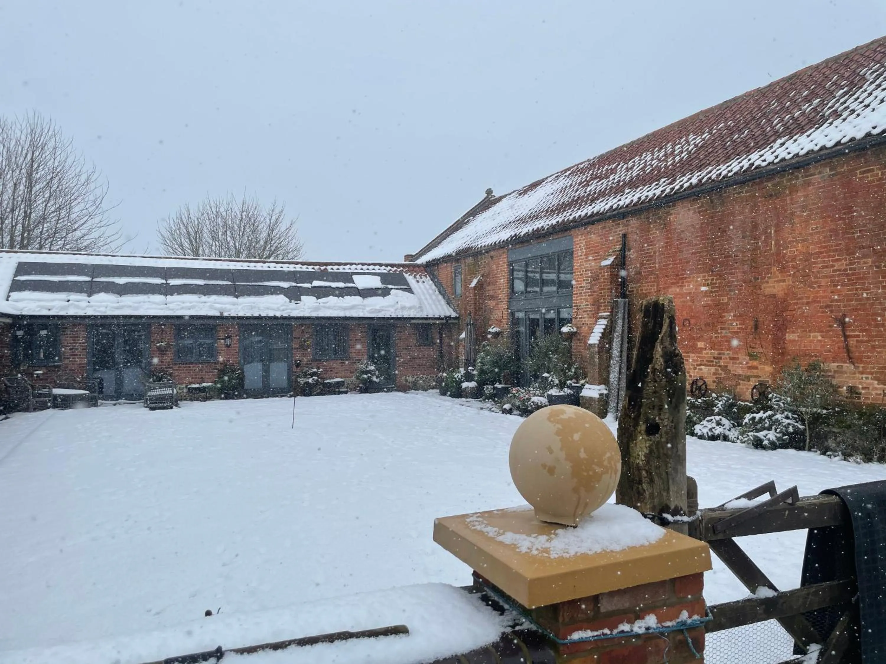 Property building in Bumble Barn Bed & Breakfast