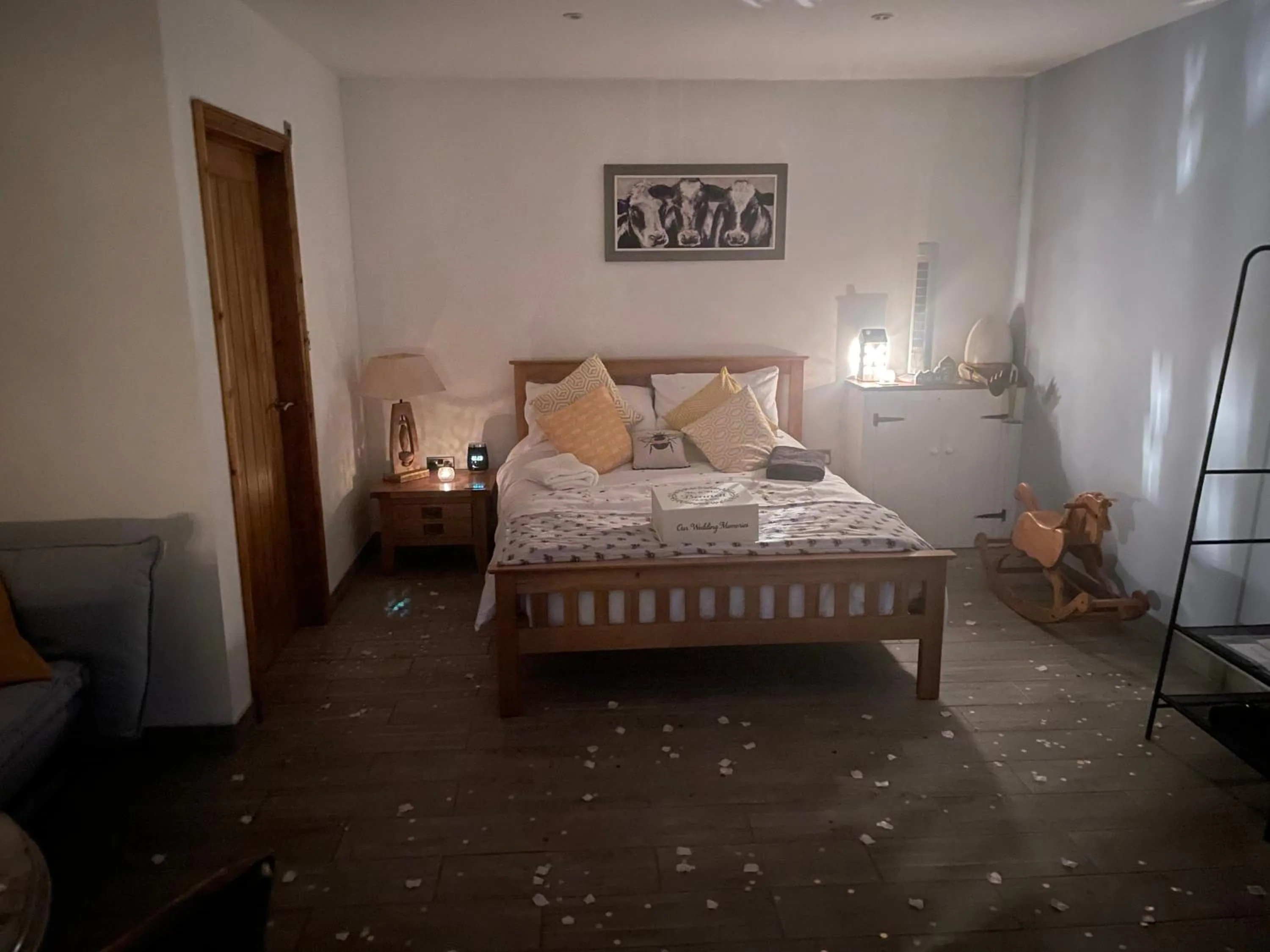 Bed in Bumble Barn Bed & Breakfast